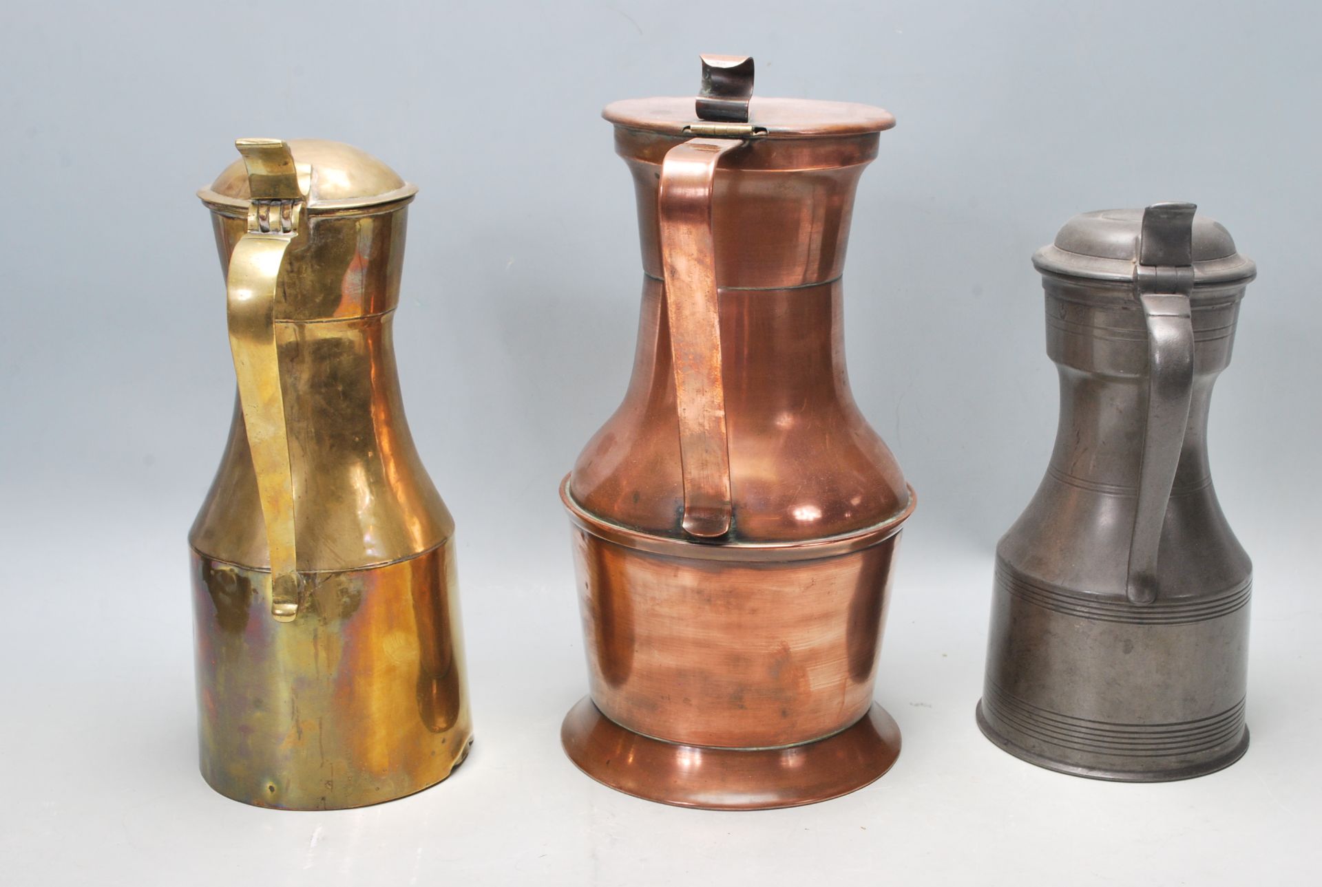 A good collection of three late 19th Century / early 20th century jugs to include a pewter example - Bild 2 aus 6