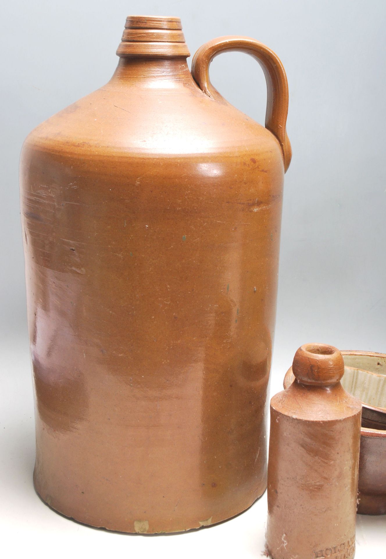A good quantity of 19th century Victorian stoneware jugs and bottles - Bild 2 aus 7