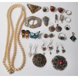 A good collection of antique and vintage costume jewellery to include 925 silver rings, necklaces