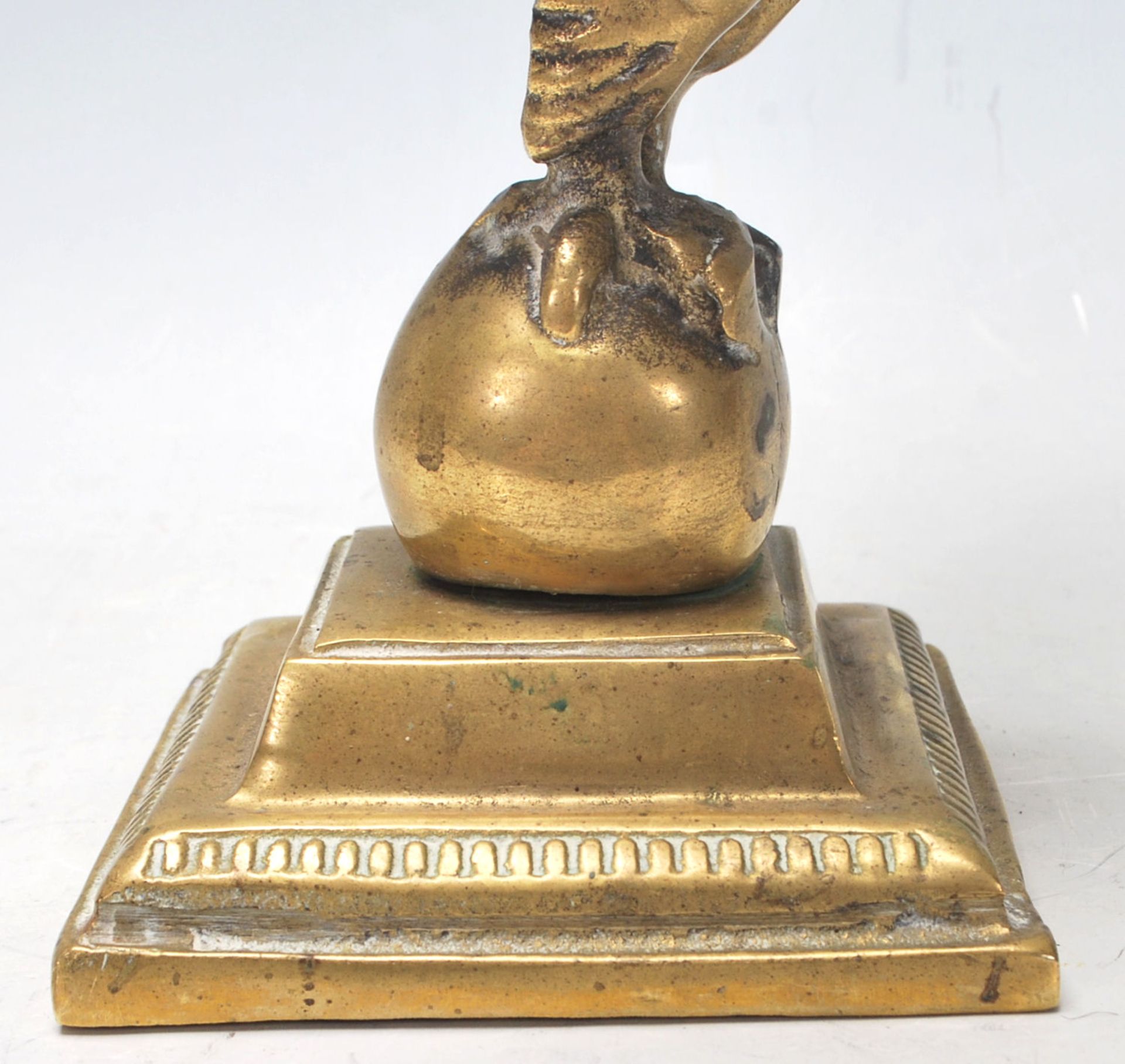 A 20th Century cast brass decorative ornament in the form of an eagle having spread wings raised - Bild 5 aus 8