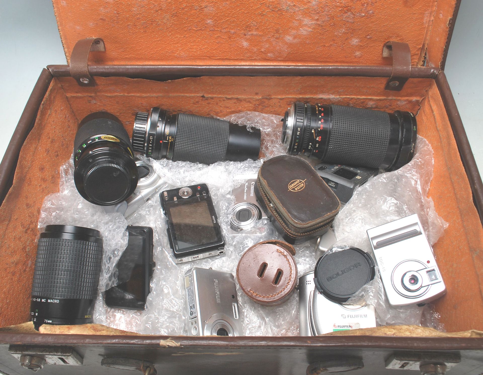 A good collection of vintage digital photo cameras and lenses to include Canon Power Shot A460, - Bild 2 aus 7