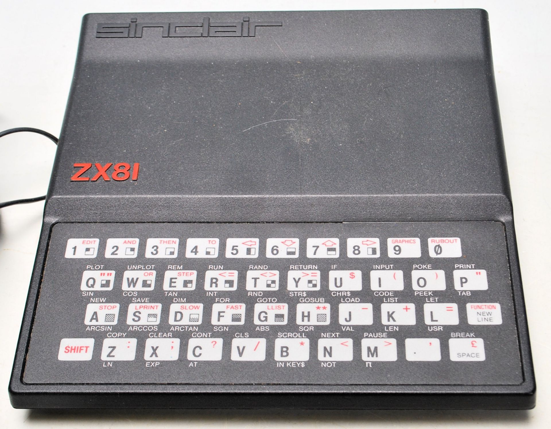 A retro vintage Sinclair ZX81 Computer, with a 16K RAM upgrade and power pack. Together with a - Bild 2 aus 5