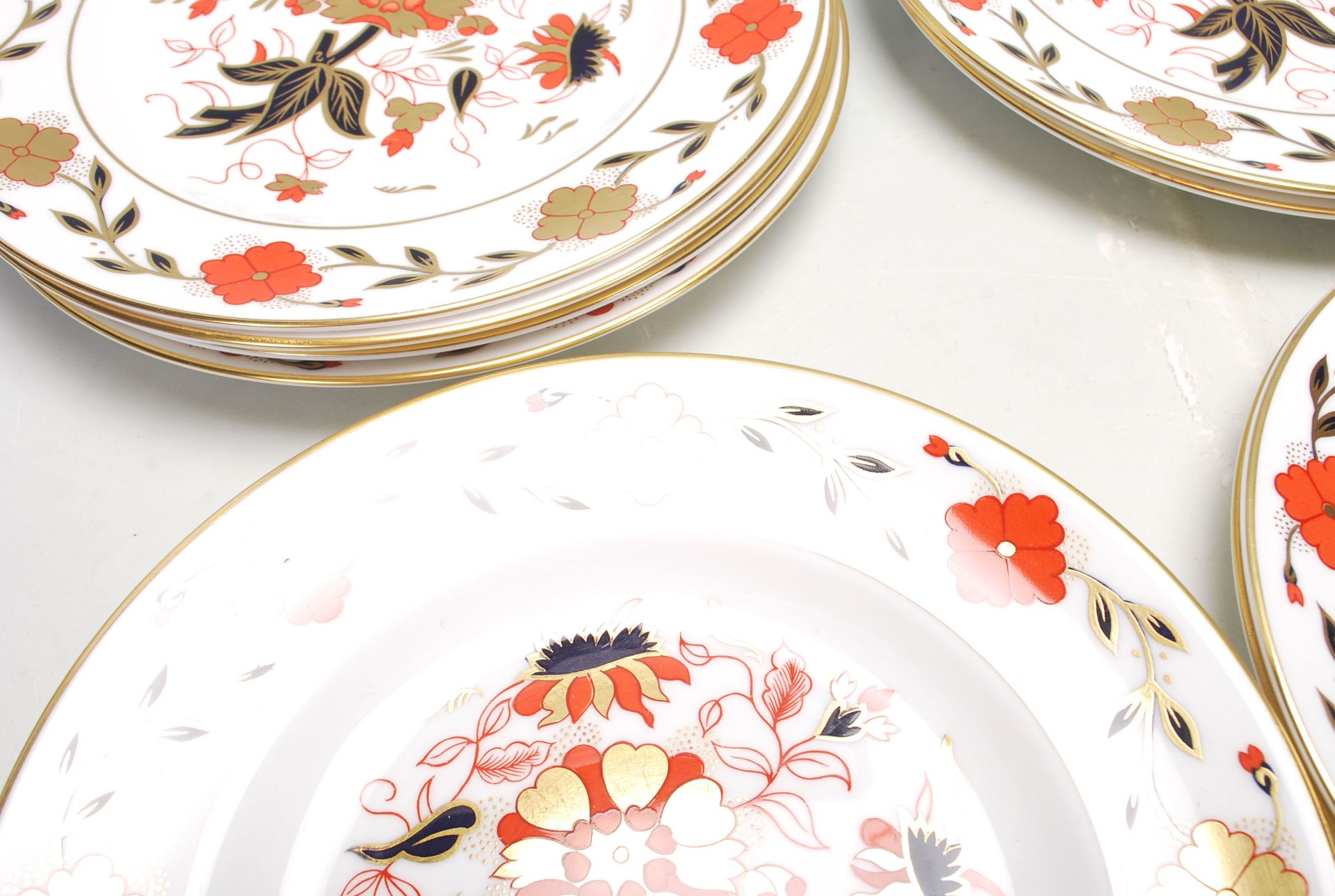 A group of vintage Royal Crown Derby Asian Rose pattern plates each being decorated with red and - Image 2 of 5