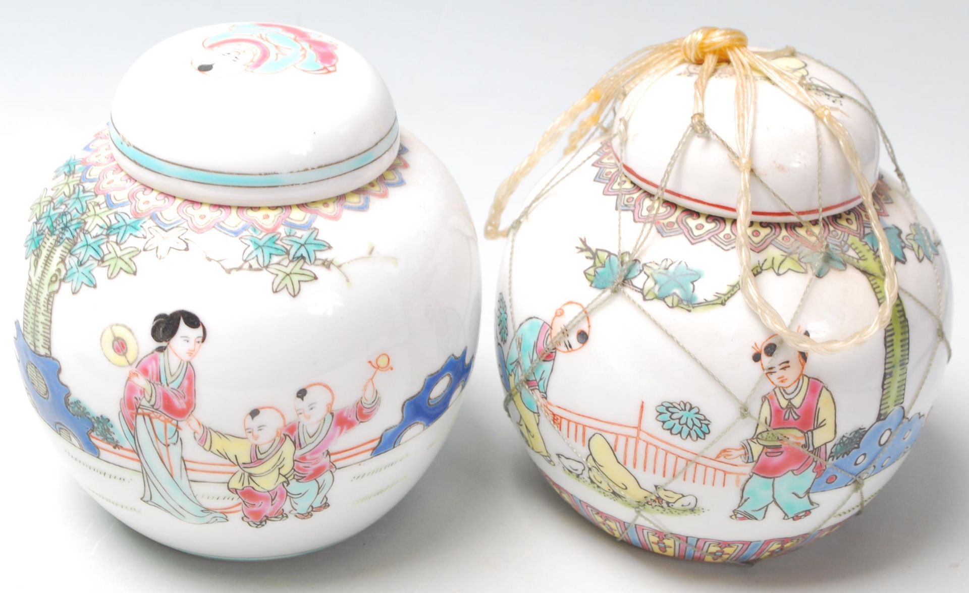 A collection of 20th Century Chinese republic period ginger jars decorated with famille rose - Bild 12 aus 12