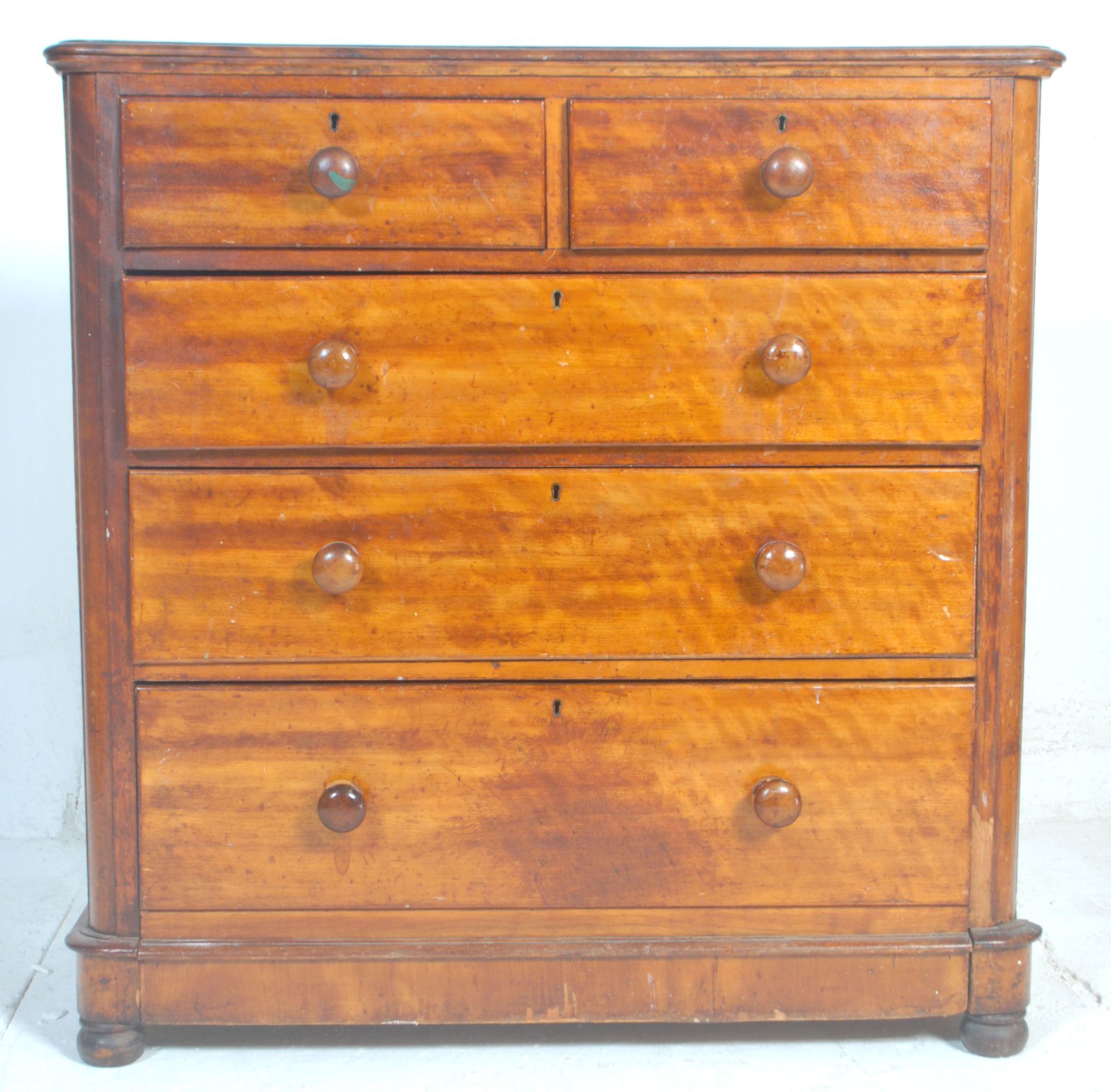 A Victorian 19th century two over three mahogany chest of drawers with a knob handles to each of the - Bild 5 aus 8