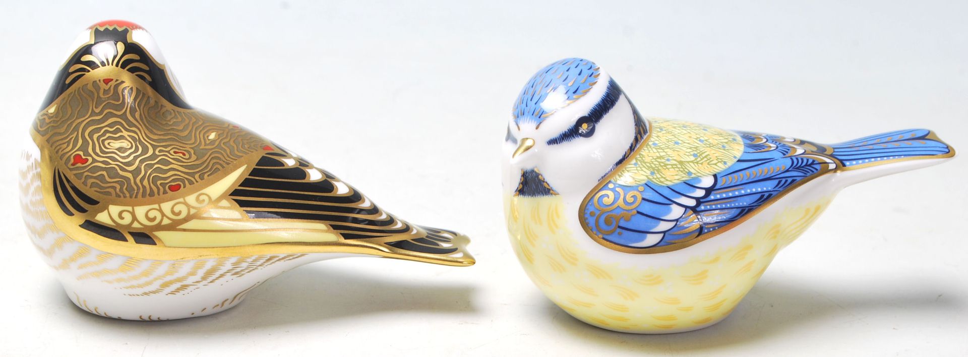 A pair of Royal Crown Derby paperweights both in the shape of birds to include Garden Blue Tit and a - Bild 4 aus 6