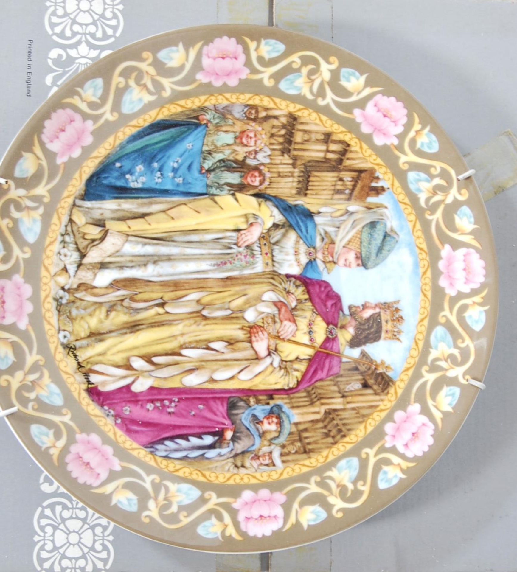 A large collection of limited edition vintage collectors plates to include, 7 Wedgwood Excalibur - Bild 6 aus 7