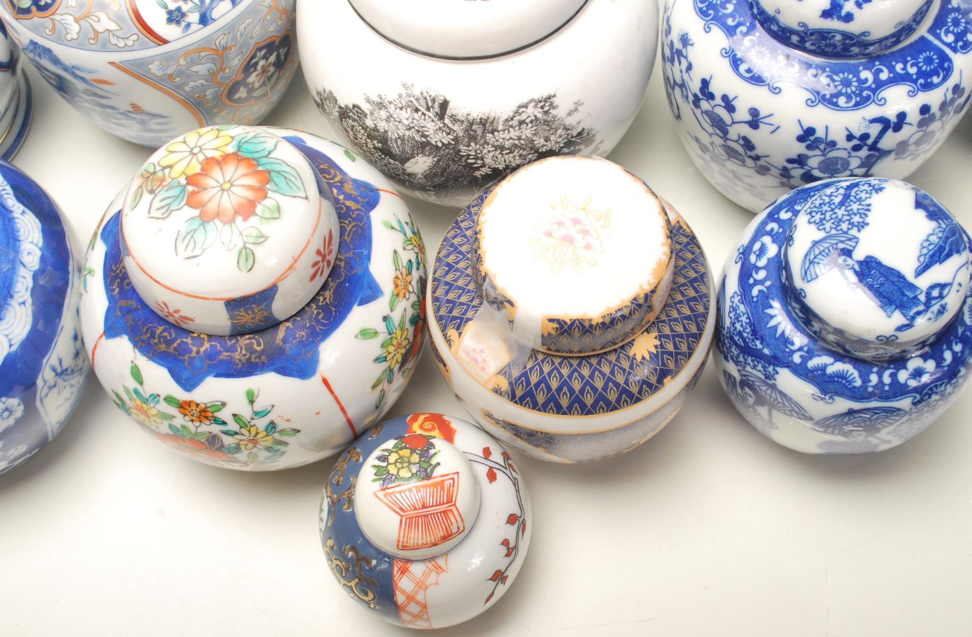 A collection of fifteen 20th Century Chinese blue and white printed ginger jars to include a good - Bild 12 aus 14