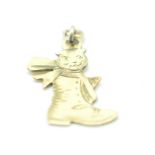 A vintage stamped 9ct gold pendant charm in the form of a cat in a boot with engraved detailing.