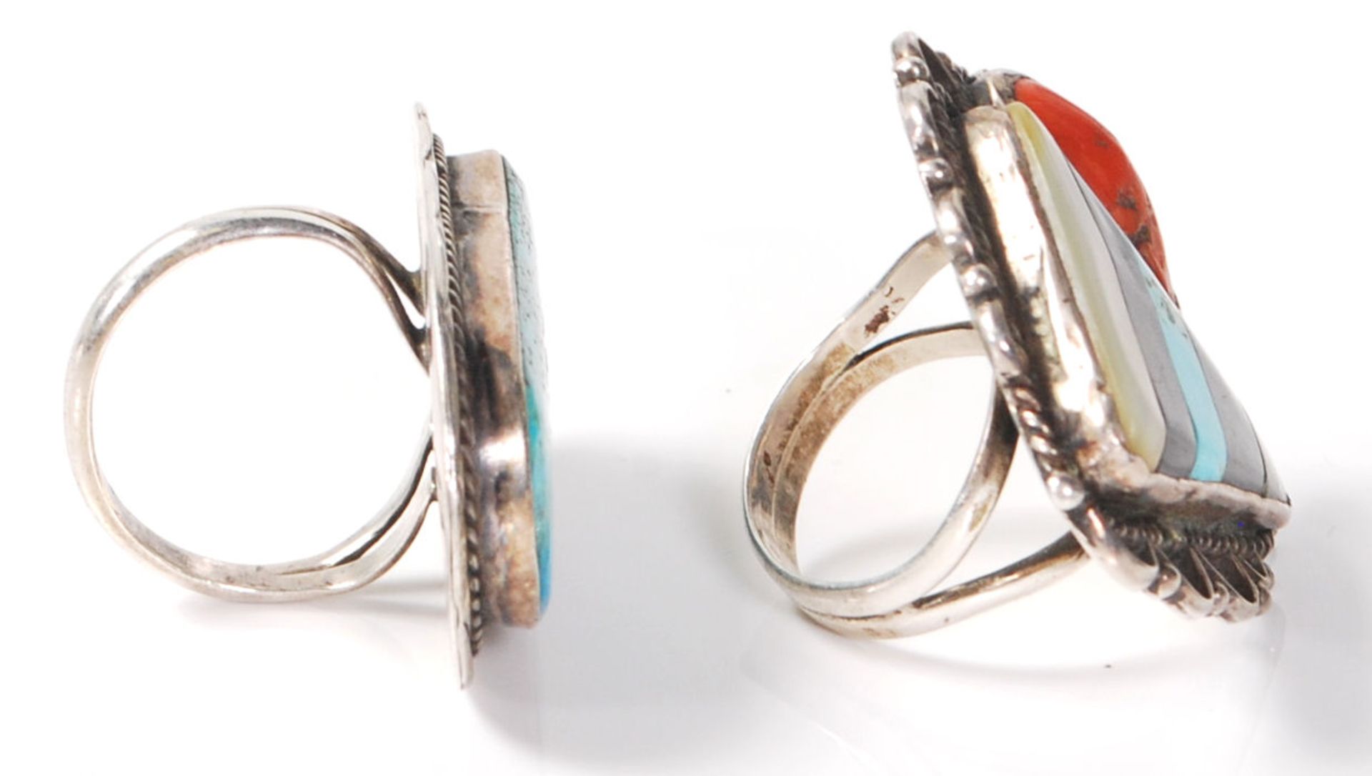Two silver Navajo / Zuni Native American signed rings to include one signed by N Lee having a - Bild 2 aus 6