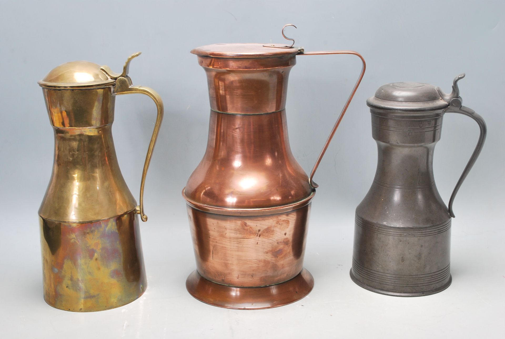 A good collection of three late 19th Century / early 20th century jugs to include a pewter example - Bild 3 aus 6