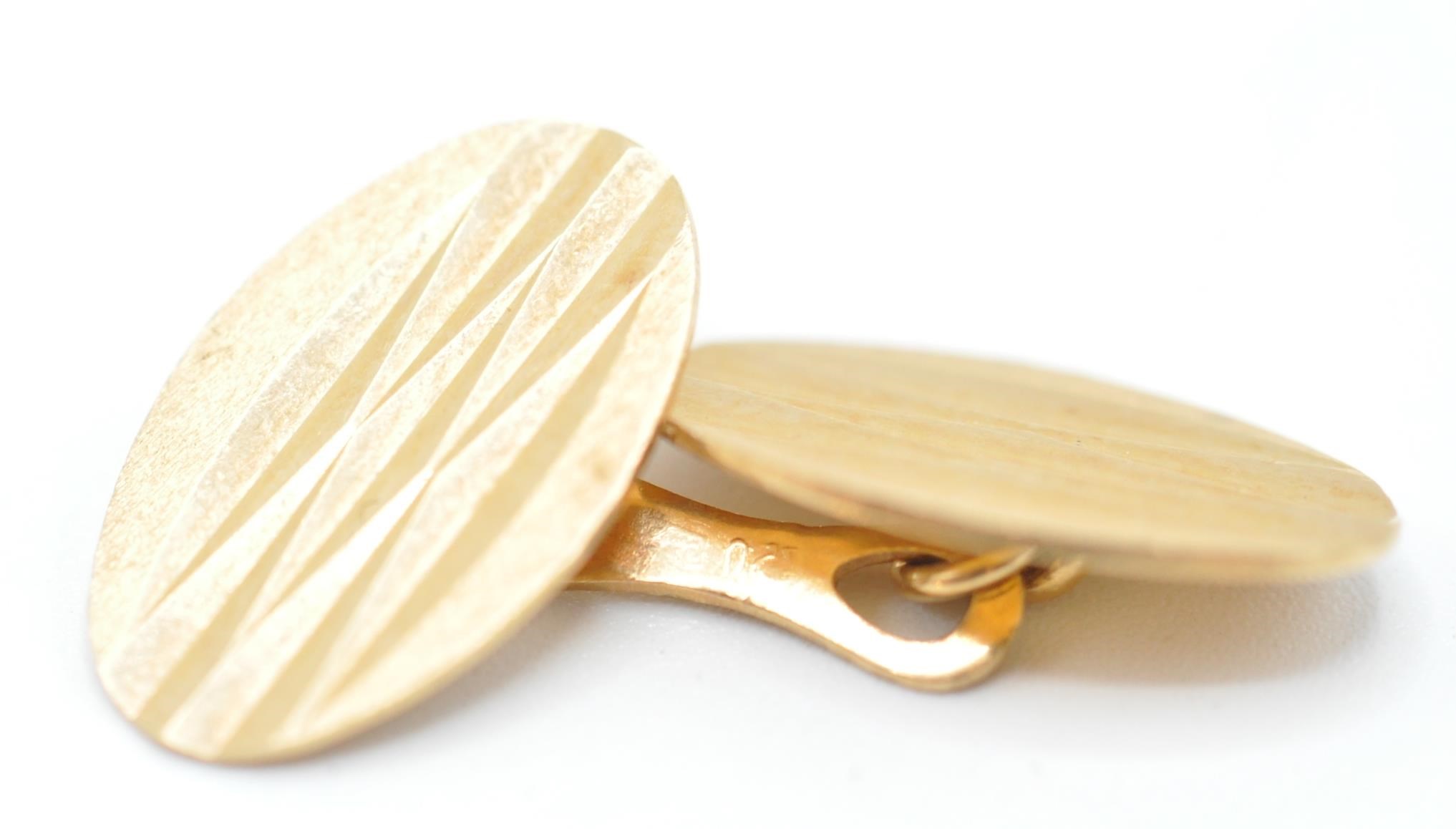 A pair of 20th Century 18ct gold gentleman's cufflinks having oval heads with engraved faceted - Image 2 of 5