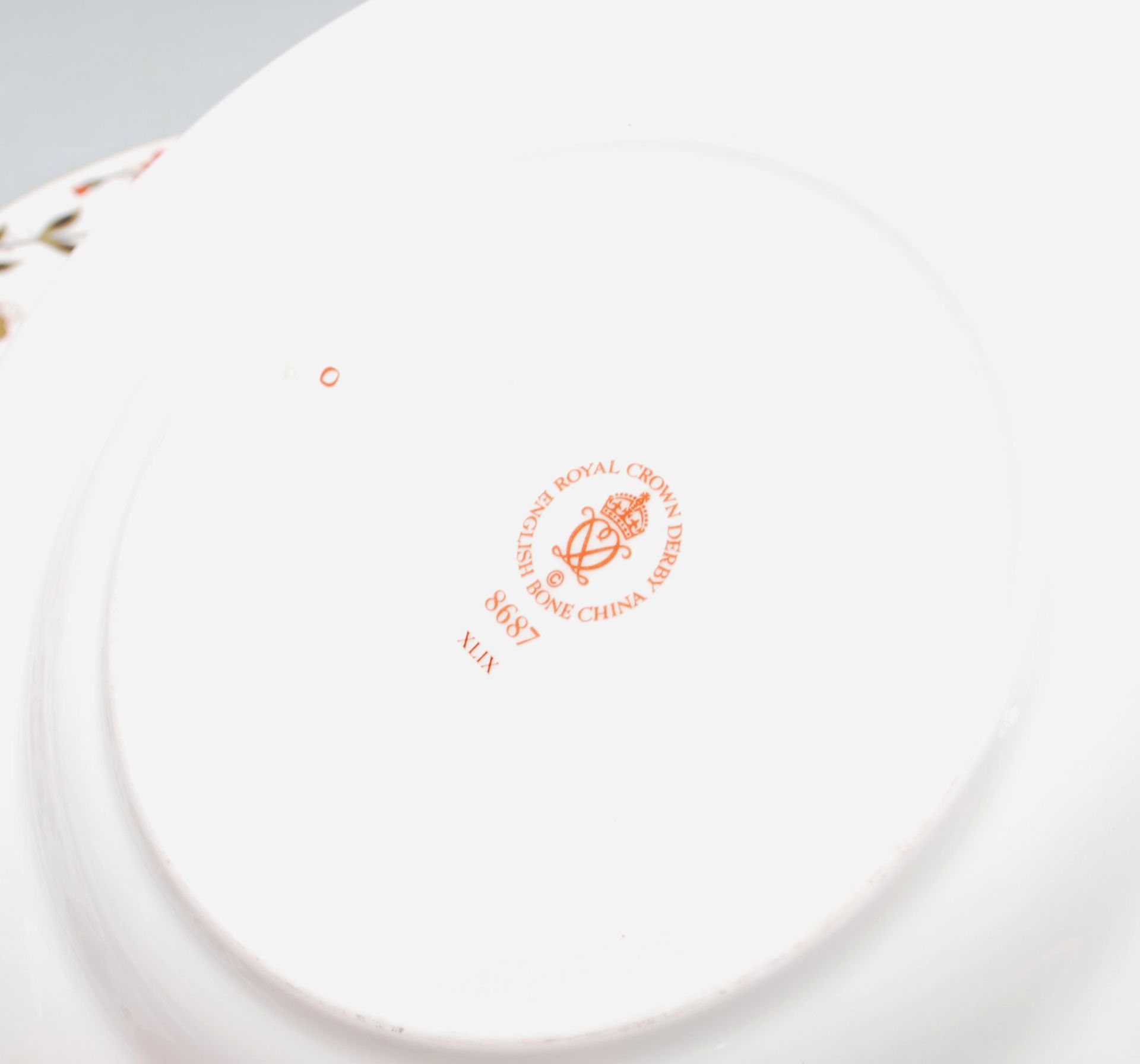 A group of vintage Royal Crown Derby Asian Rose pattern plates each being decorated with red and - Image 4 of 5