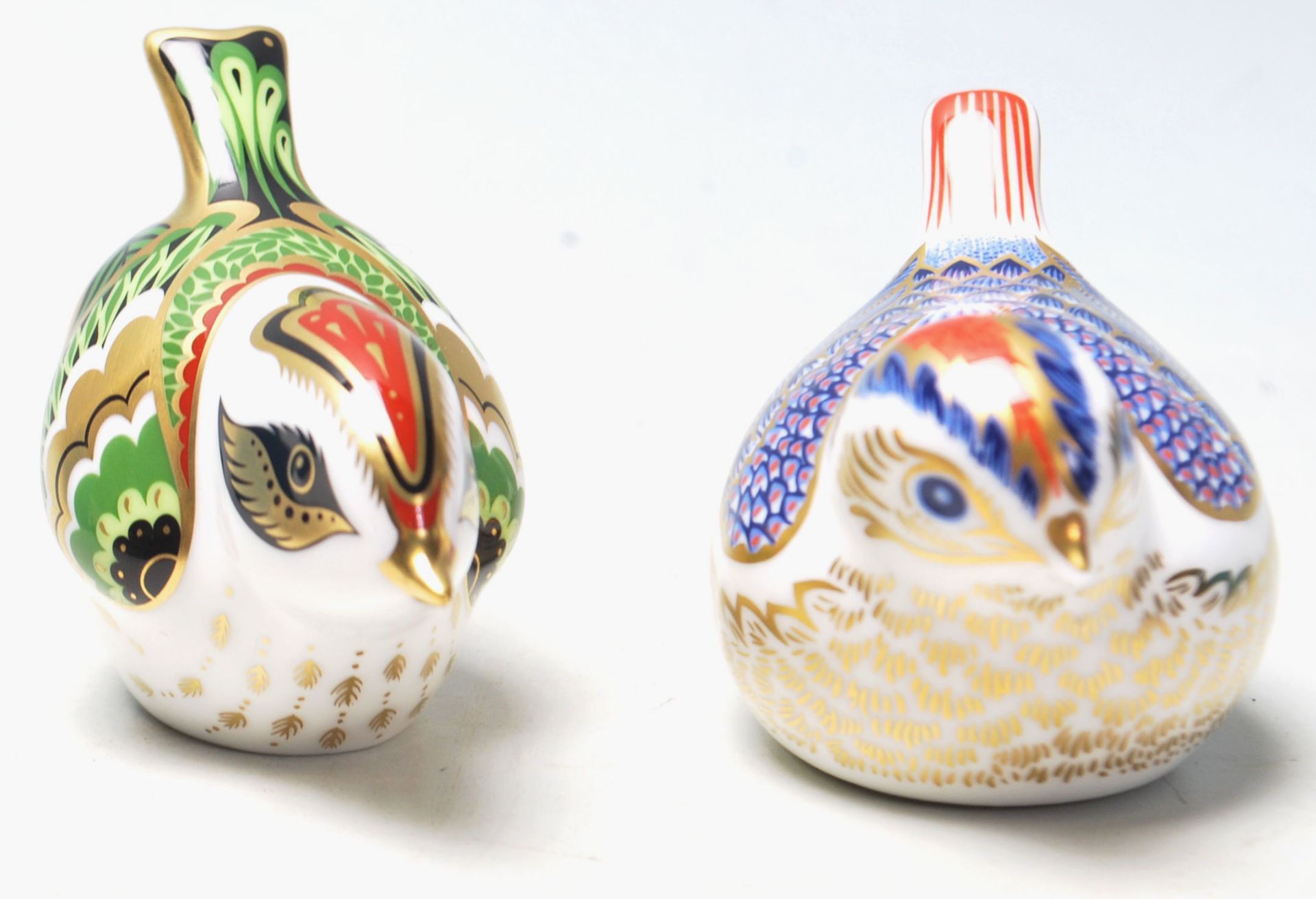 Two vintage Crown Derby bird paperweights in the Imari pattern, both having gold stoppers. Both - Bild 2 aus 7