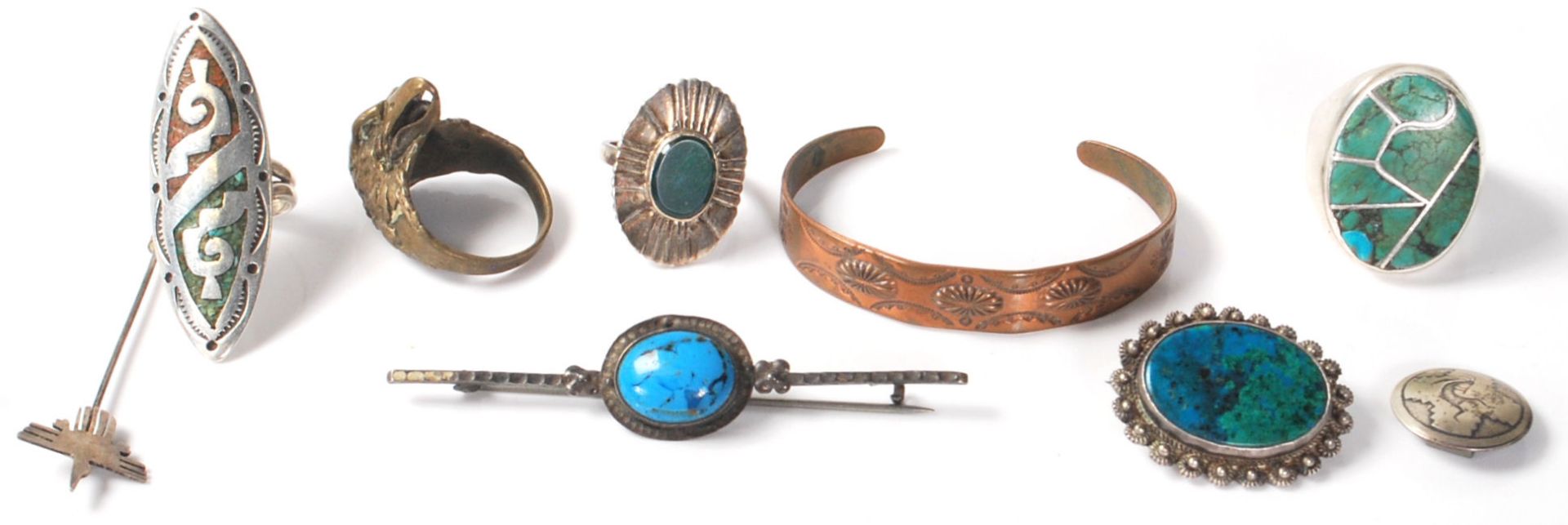 A selection of jewellery to include some Native American examples including a Hopi medallion /
