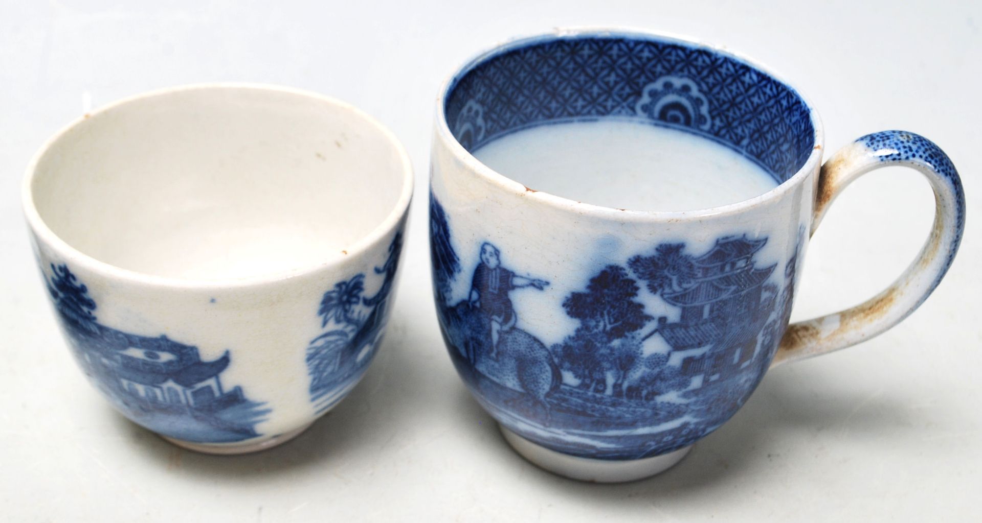 A good collection of 19th century or later English blue and white Chinese ceramics to include - Bild 5 aus 7