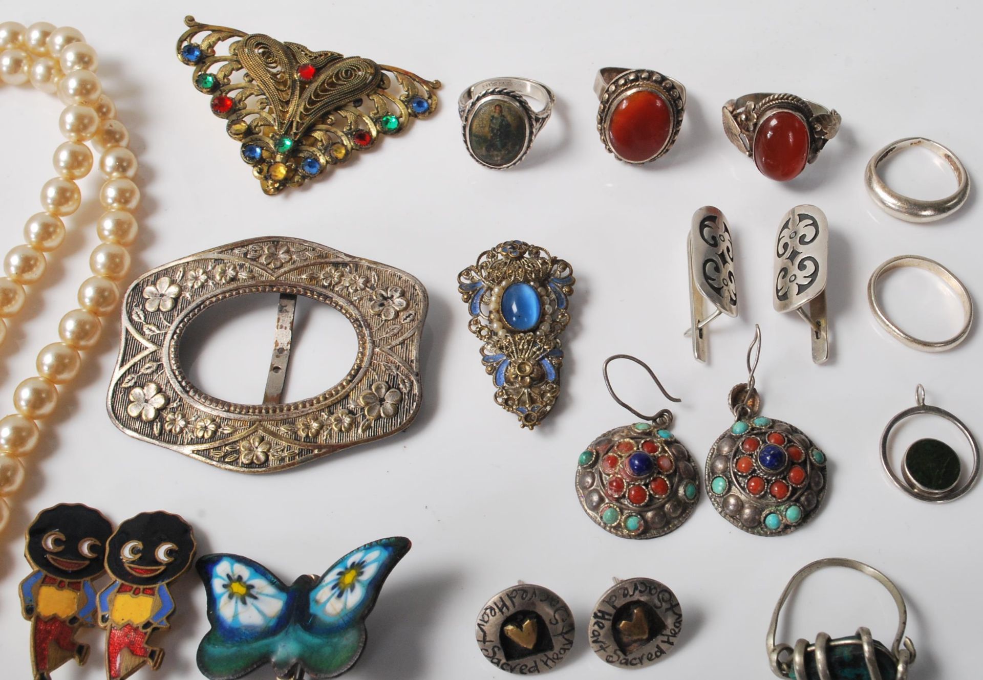 A good collection of antique and vintage costume jewellery to include 925 silver rings, necklaces - Bild 3 aus 9