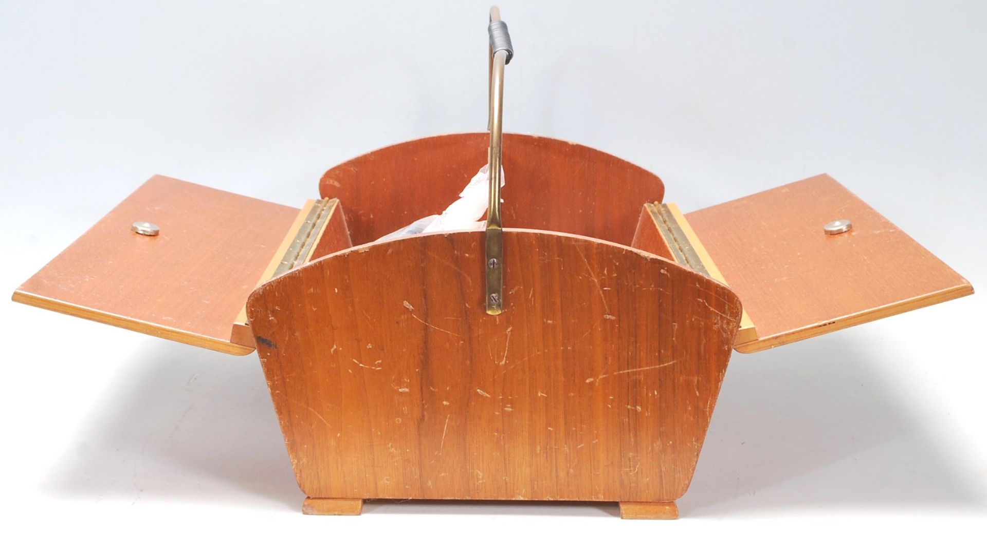 A retro vintage mid 20th century Danish teak sewing box with two flaps opening to reveal a sectional - Bild 6 aus 7