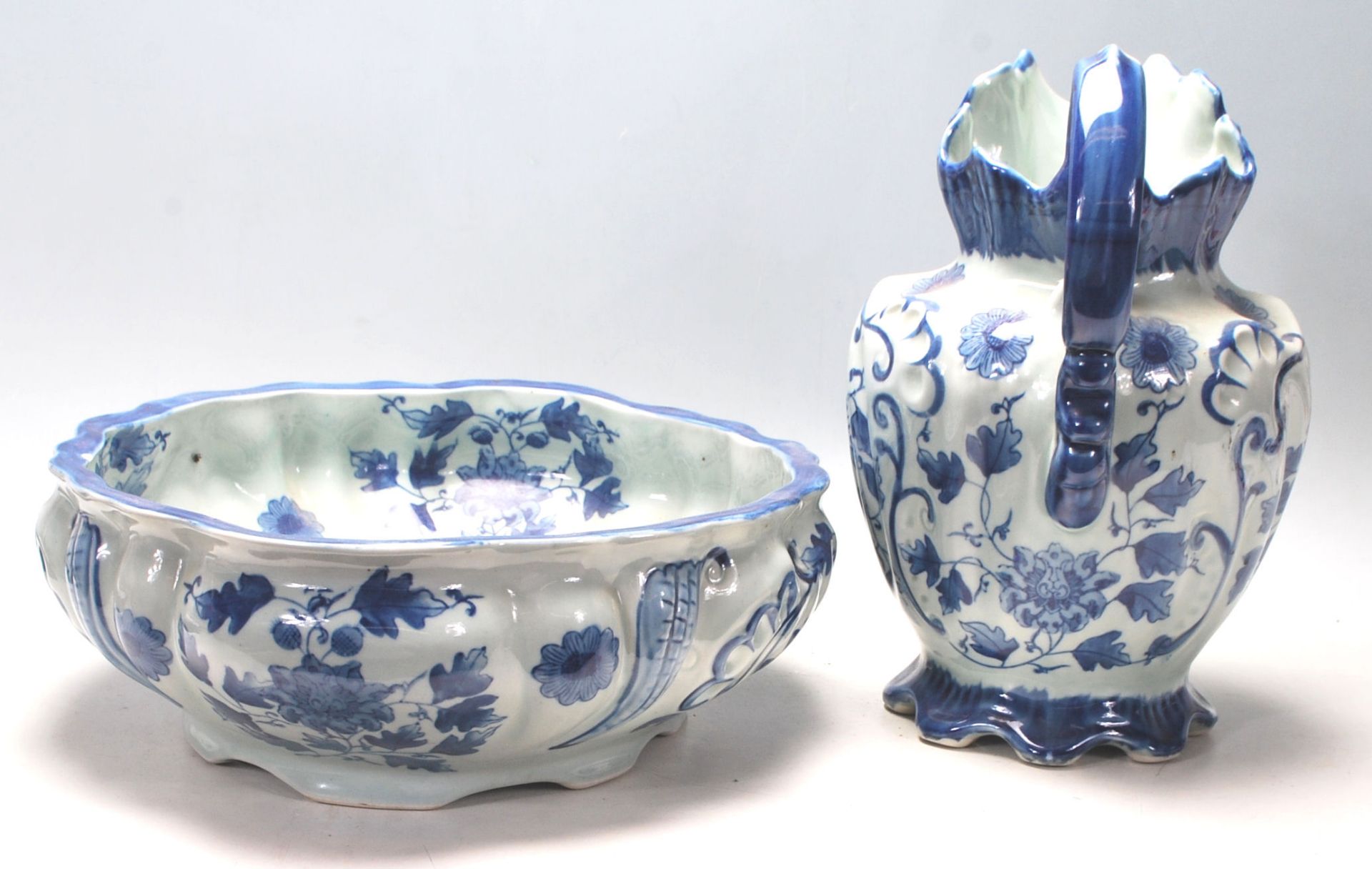 A 20th Century Victorian ironstone ceramic blue and white jug and bowl / pot having floral sprays - Image 4 of 7