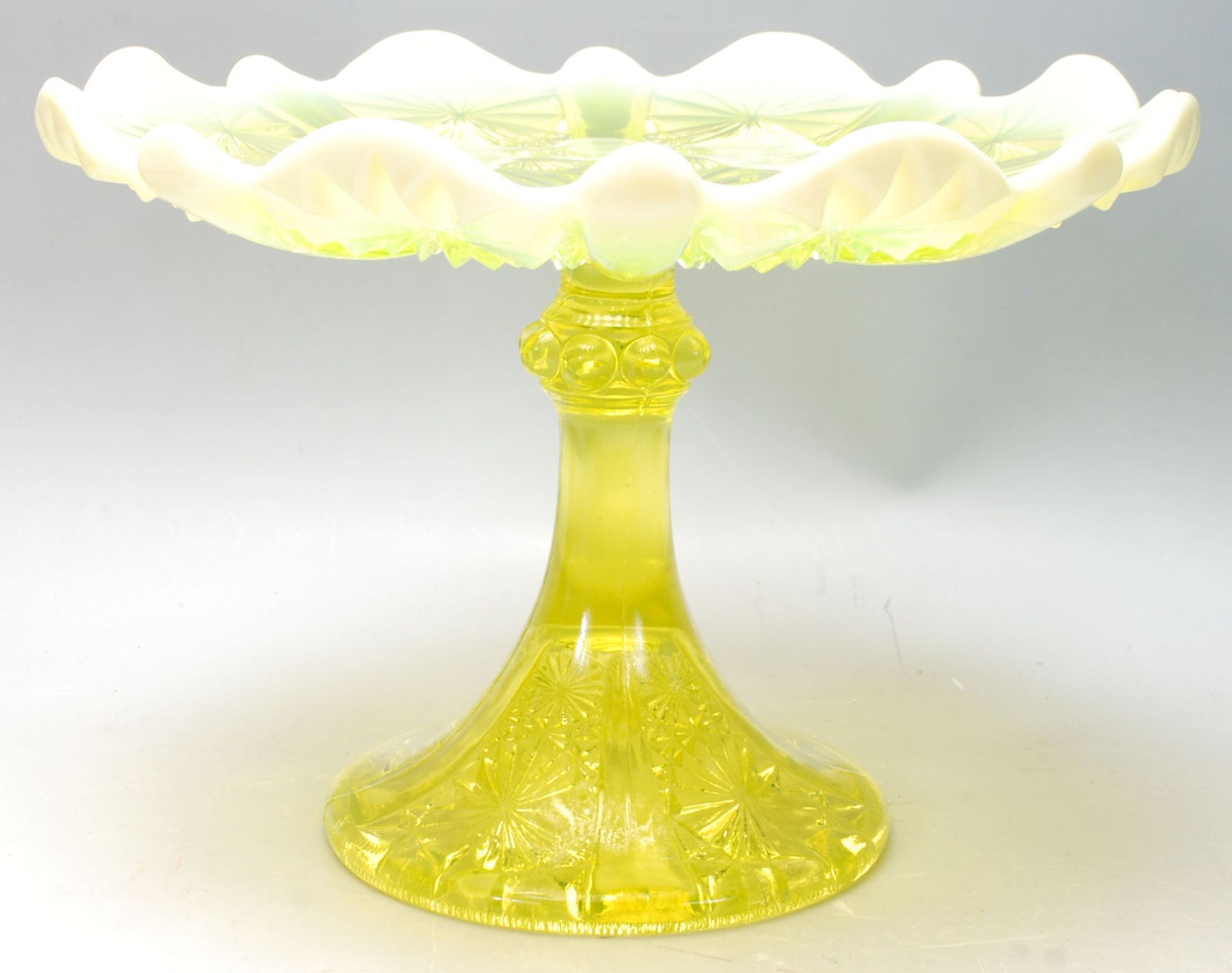 A good collection of 20th Century mixed glass to include Vaseline uranium glass tazza, Whitefriars - Bild 5 aus 7