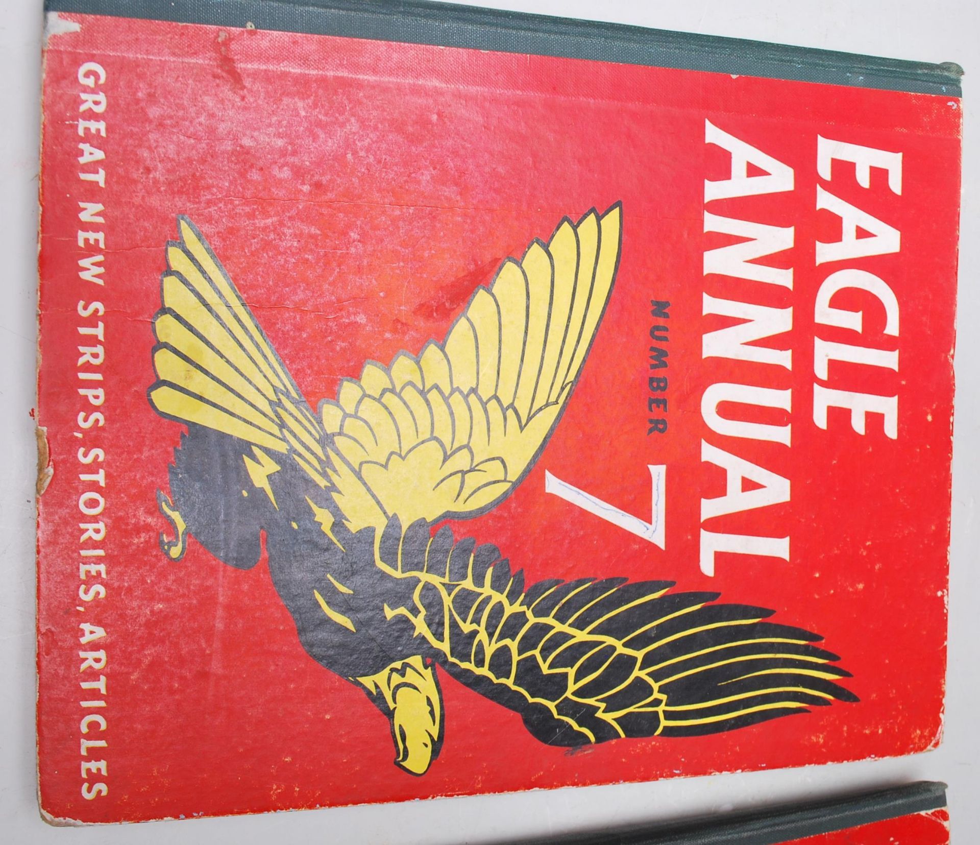 A group of five vintage retro Eagle Annual annuals by Hilton Press Ltd, edited by Marcus Morris to - Bild 3 aus 22