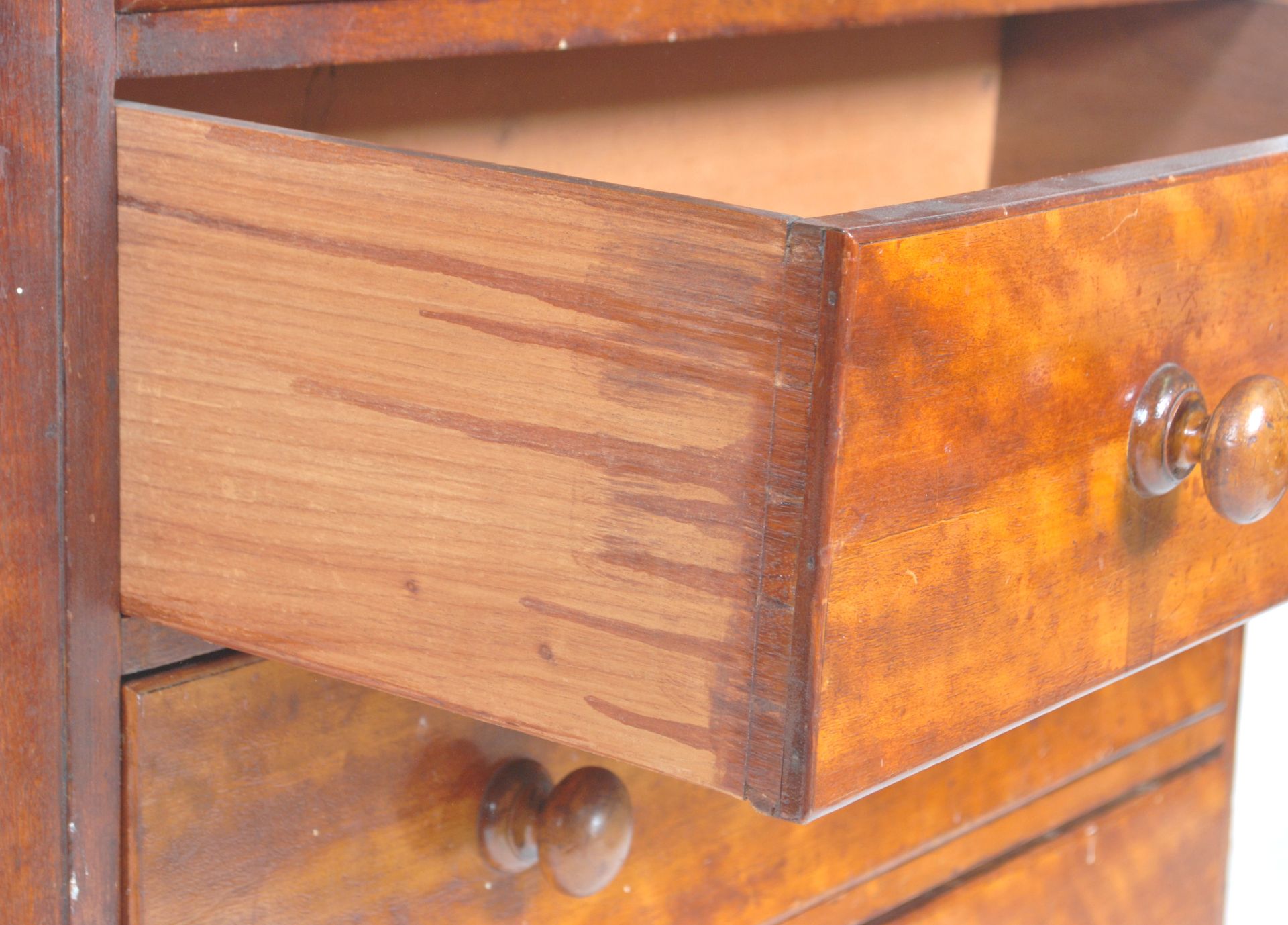 A Victorian 19th century two over three mahogany chest of drawers with a knob handles to each of the - Bild 3 aus 8