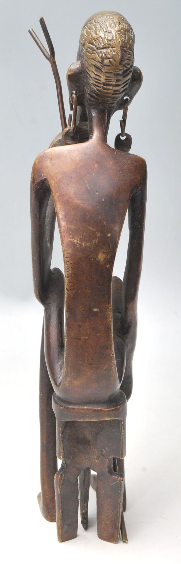 A vintage 20th Century Polynesian / Aboriginal bronze figure of a tribal elder with large earrings - Bild 3 aus 5