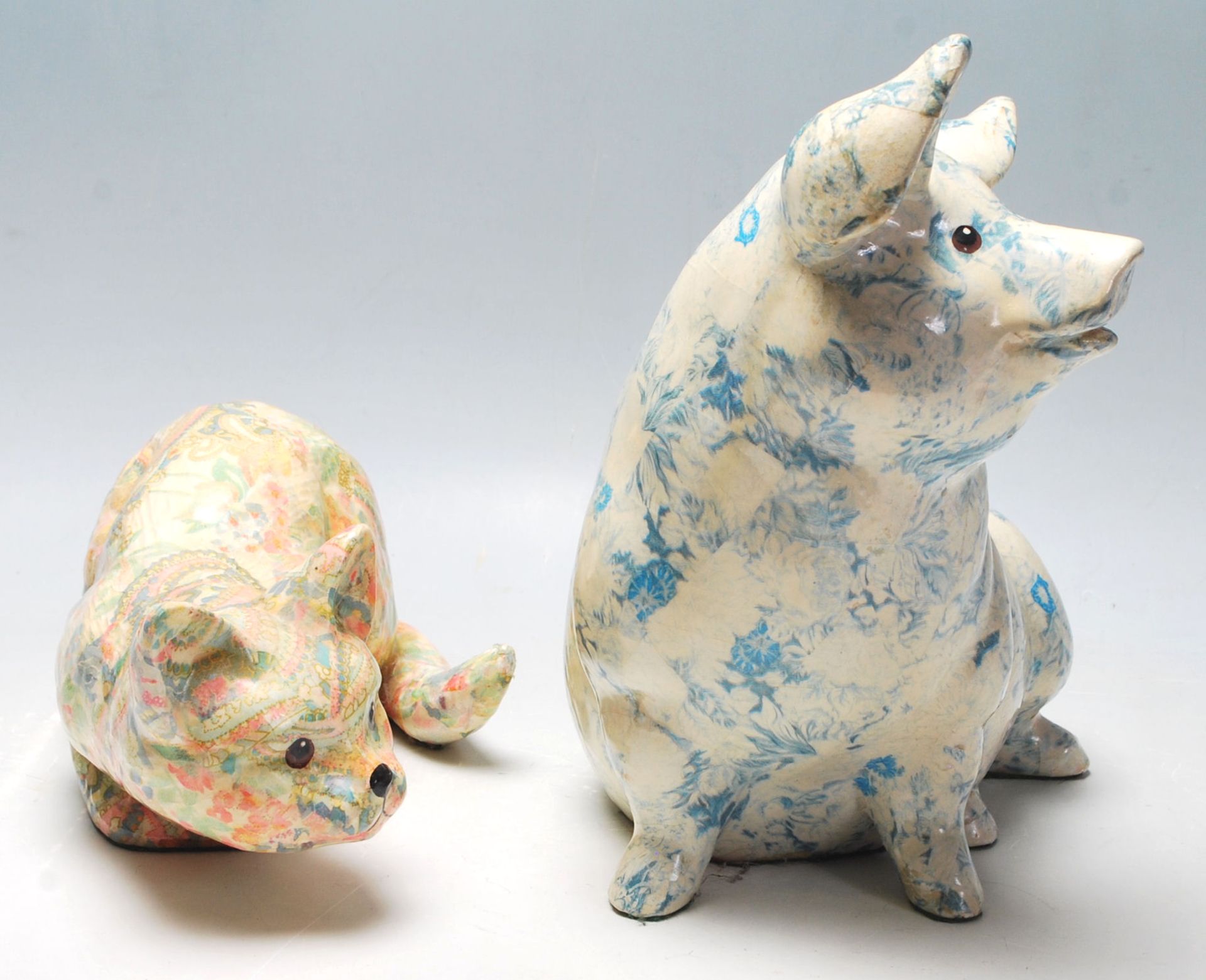 Two 20th Century ceramic large figurines in the form of a pig and a crouching cat each having - Bild 2 aus 5