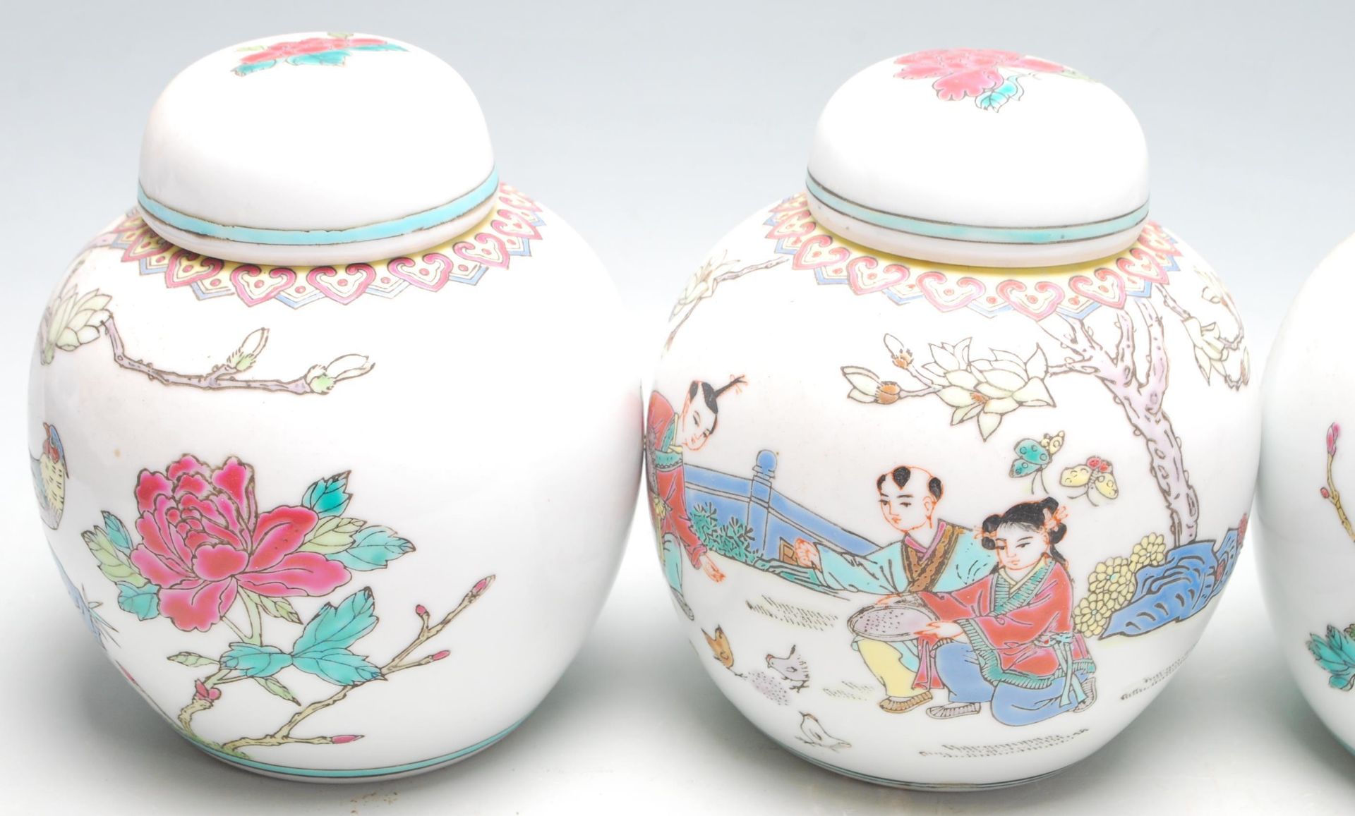 A collection of 20th Century Chinese republic period ginger jars decorated with famille rose - Bild 2 aus 12