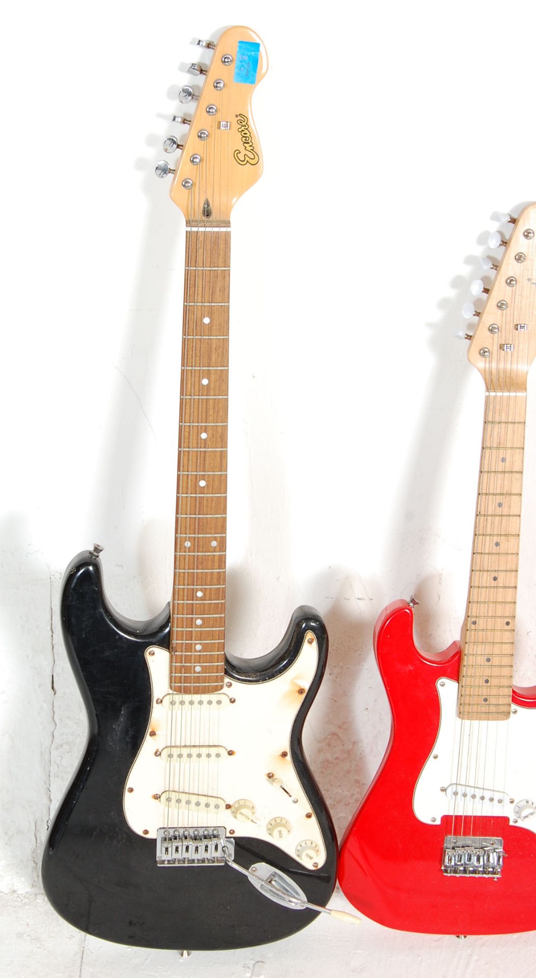 A collection of 3 vintage electric guitars to include an Encore black Stratocaster style guitar - Bild 2 aus 13