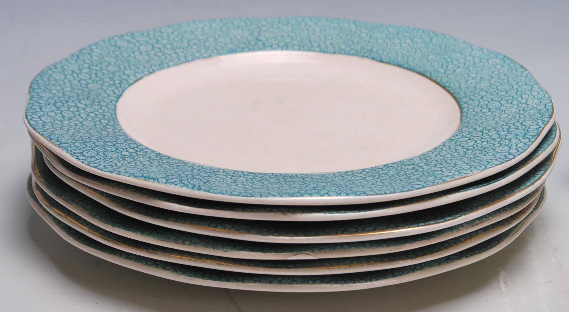 A vintage retro Wedgwood Garden pattern dinner service having a white ground with green circular - Bild 10 aus 11