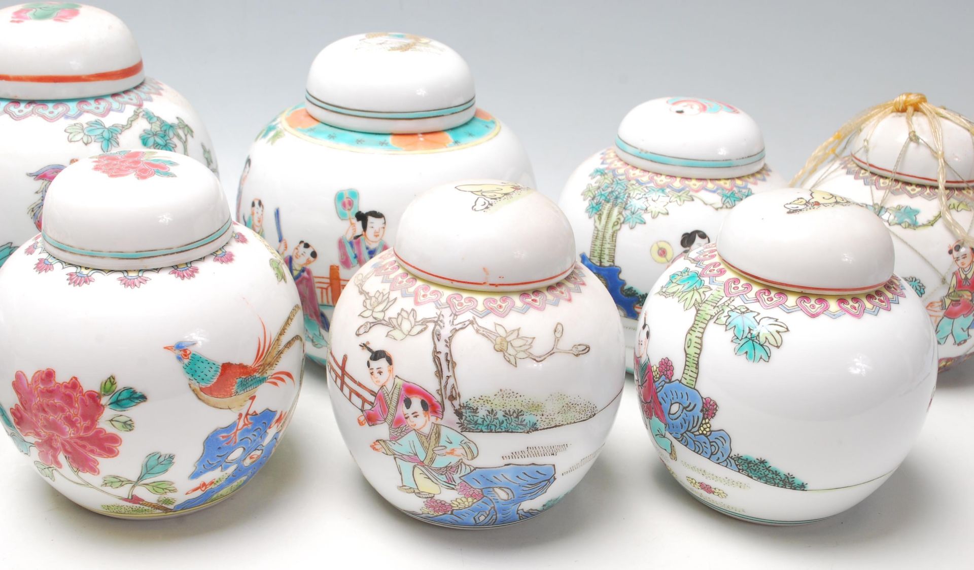 A collection of 20th Century Chinese republic period ginger jars decorated with famille rose - Bild 10 aus 12