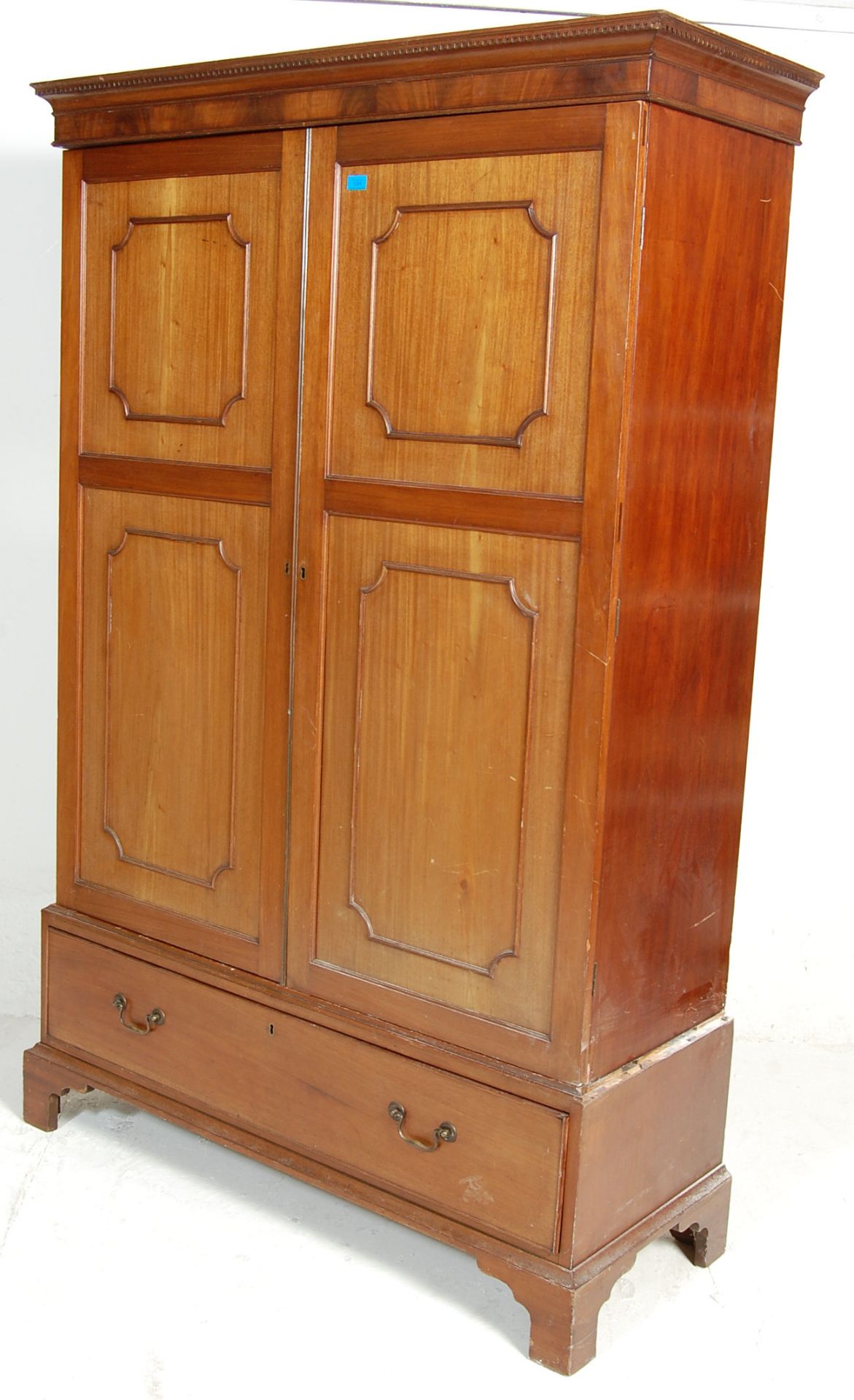 An Edwardian early 20th Century mahogany double wardrobe with panel doors to the double wardrobe - Bild 7 aus 7