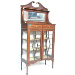 An Edwardian mahogany inlaid mirror back china display cabinet vitrine. The cabinet with twin