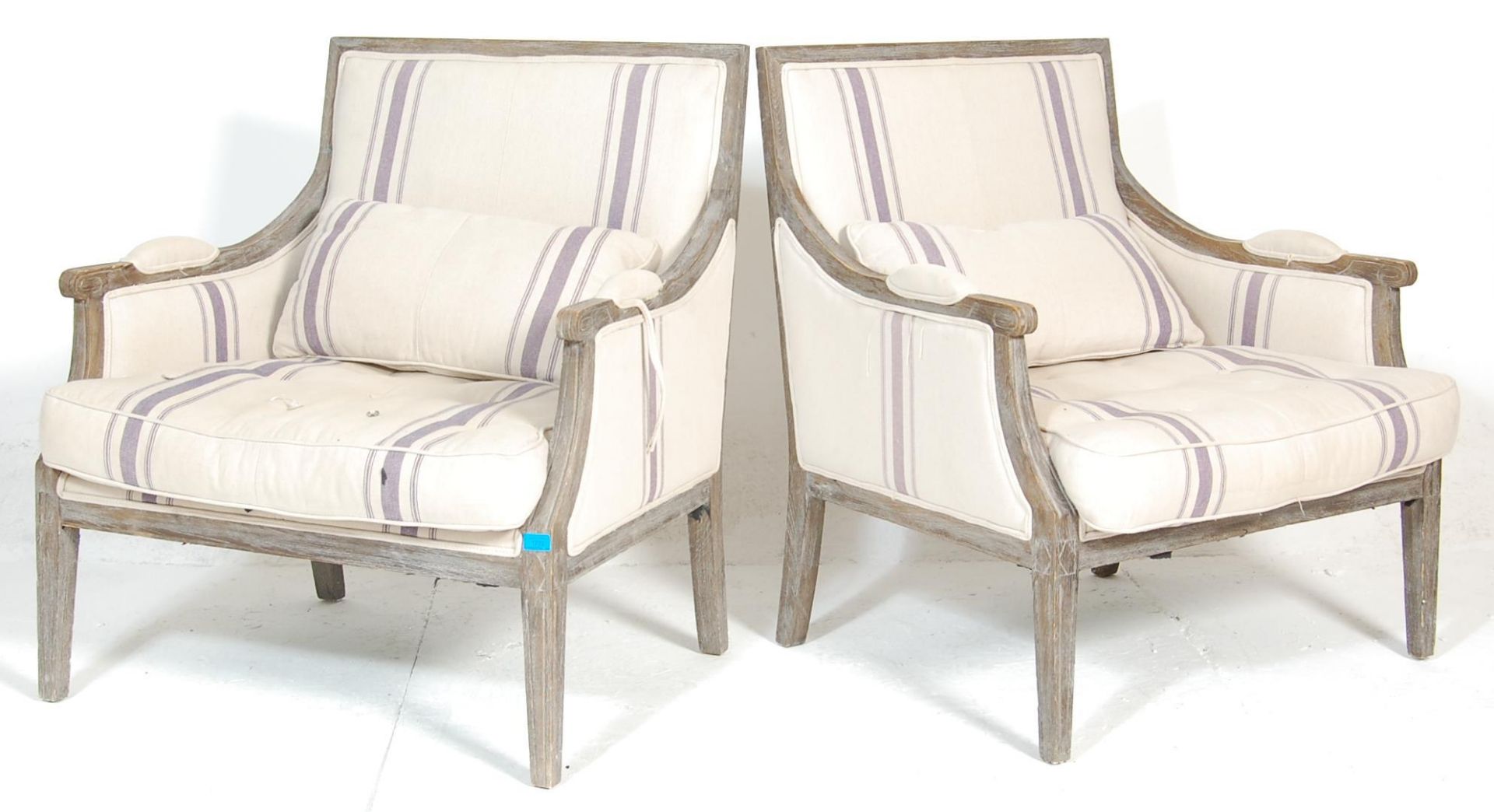 A pair of large 19th Century style French bergere fauteuils /  armchairs of low and wide form. - Bild 5 aus 5