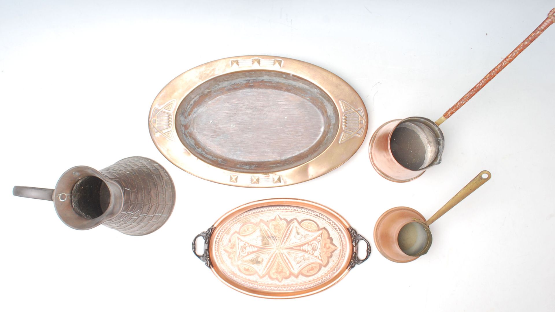 A collection of early 20th Century Art Nouveau copper and brass items to include a Joseph Sankey & - Bild 5 aus 5