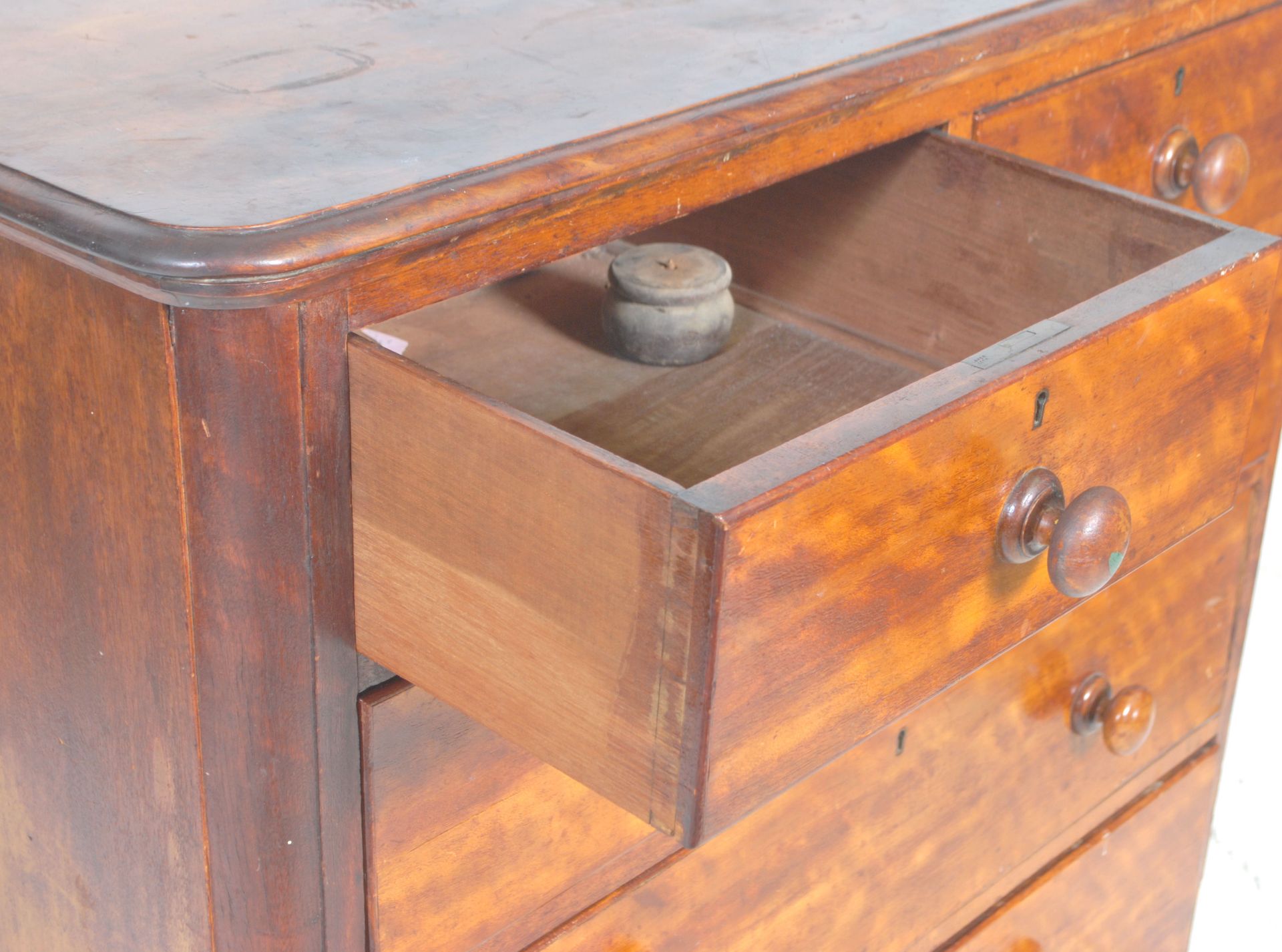 A Victorian 19th century two over three mahogany chest of drawers with a knob handles to each of the - Bild 2 aus 8