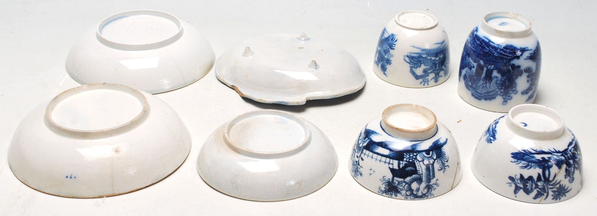 A good collection of 19th century or later English blue and white Chinese ceramics to include - Bild 7 aus 7