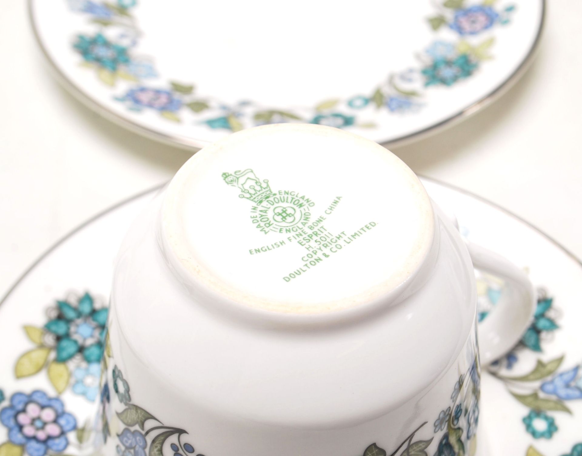 A vintage retro 20th Century Royal Doulton fine bone china tea service comprising of cups, - Image 7 of 9