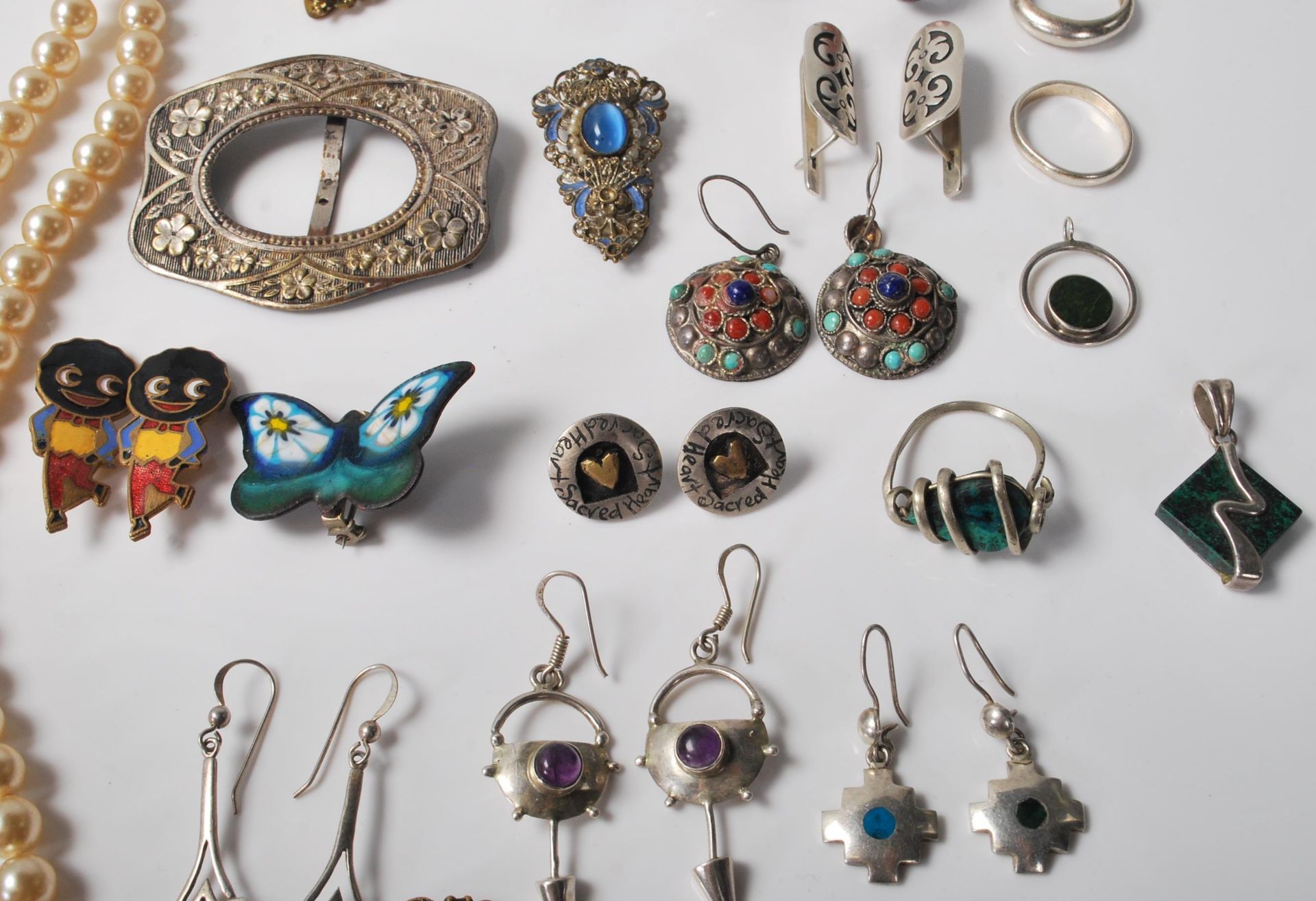 A good collection of antique and vintage costume jewellery to include 925 silver rings, necklaces - Bild 4 aus 9
