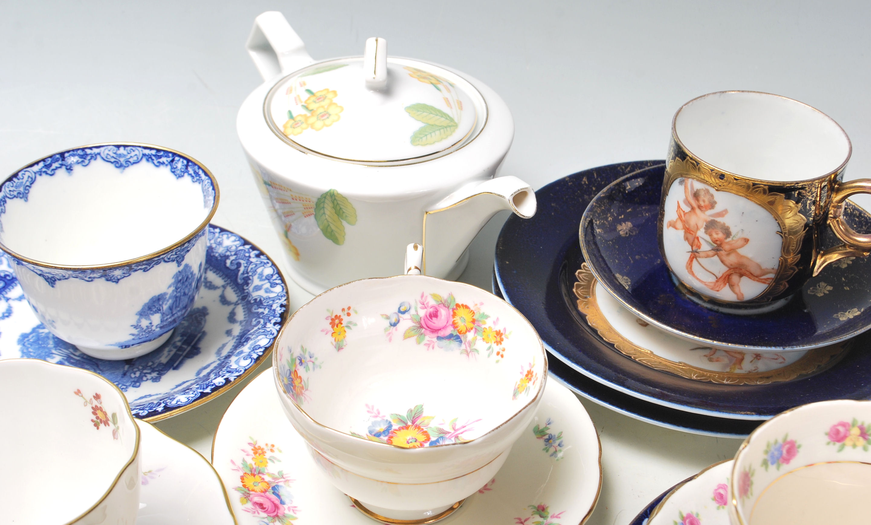 A collection of mixed vintage 20th Century mostly English china tea cups to include a Shelley rose - Image 7 of 7