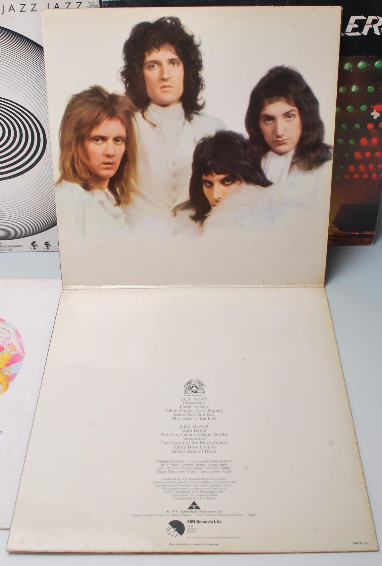 A group of six vinyl long play LP vinyl Record albums by Queen to include Queens first album (VG), - Bild 6 aus 7