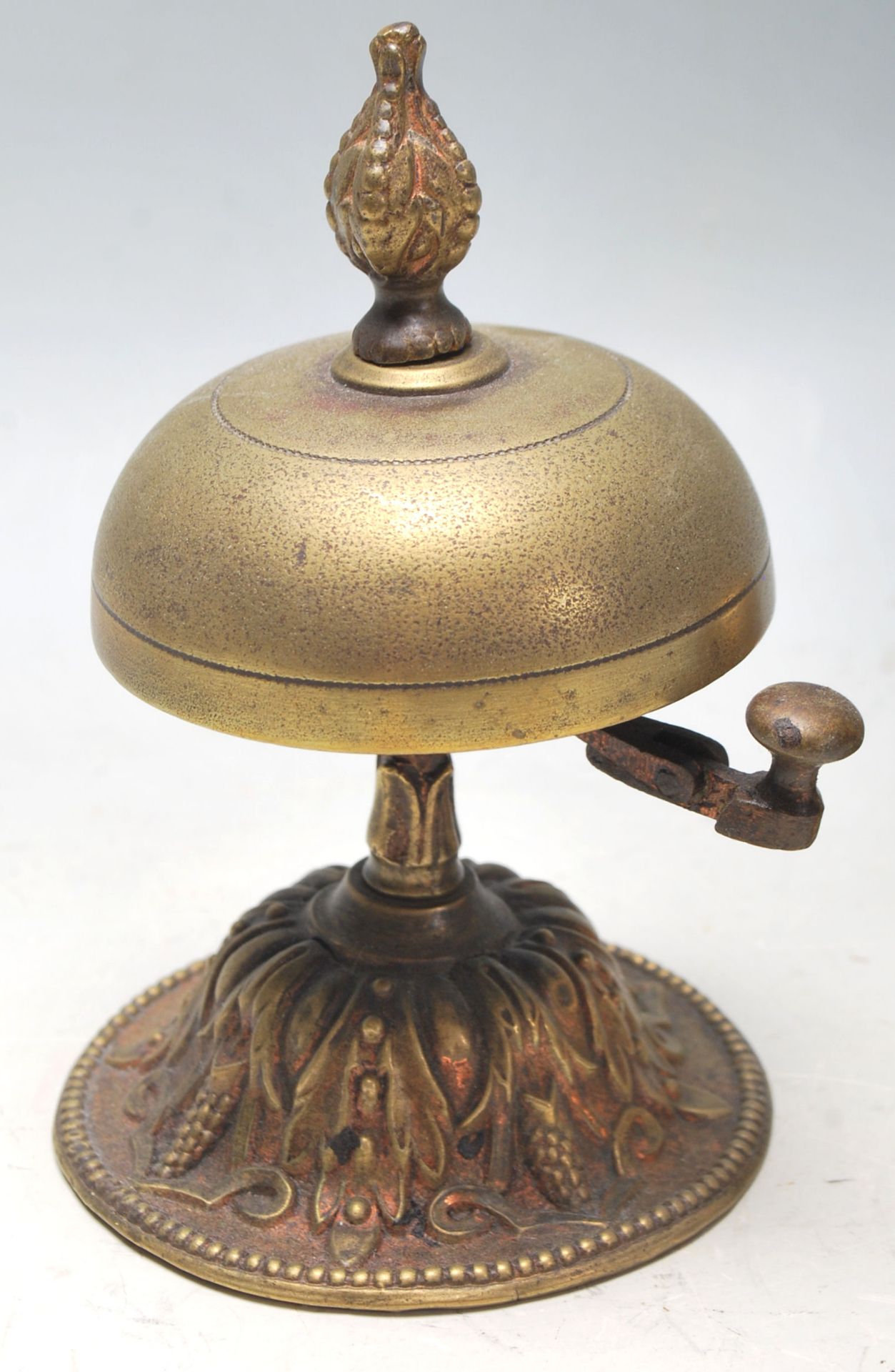 A group of three 20th century antique brass desk top ring bells having the typical dome top, - Bild 2 aus 5