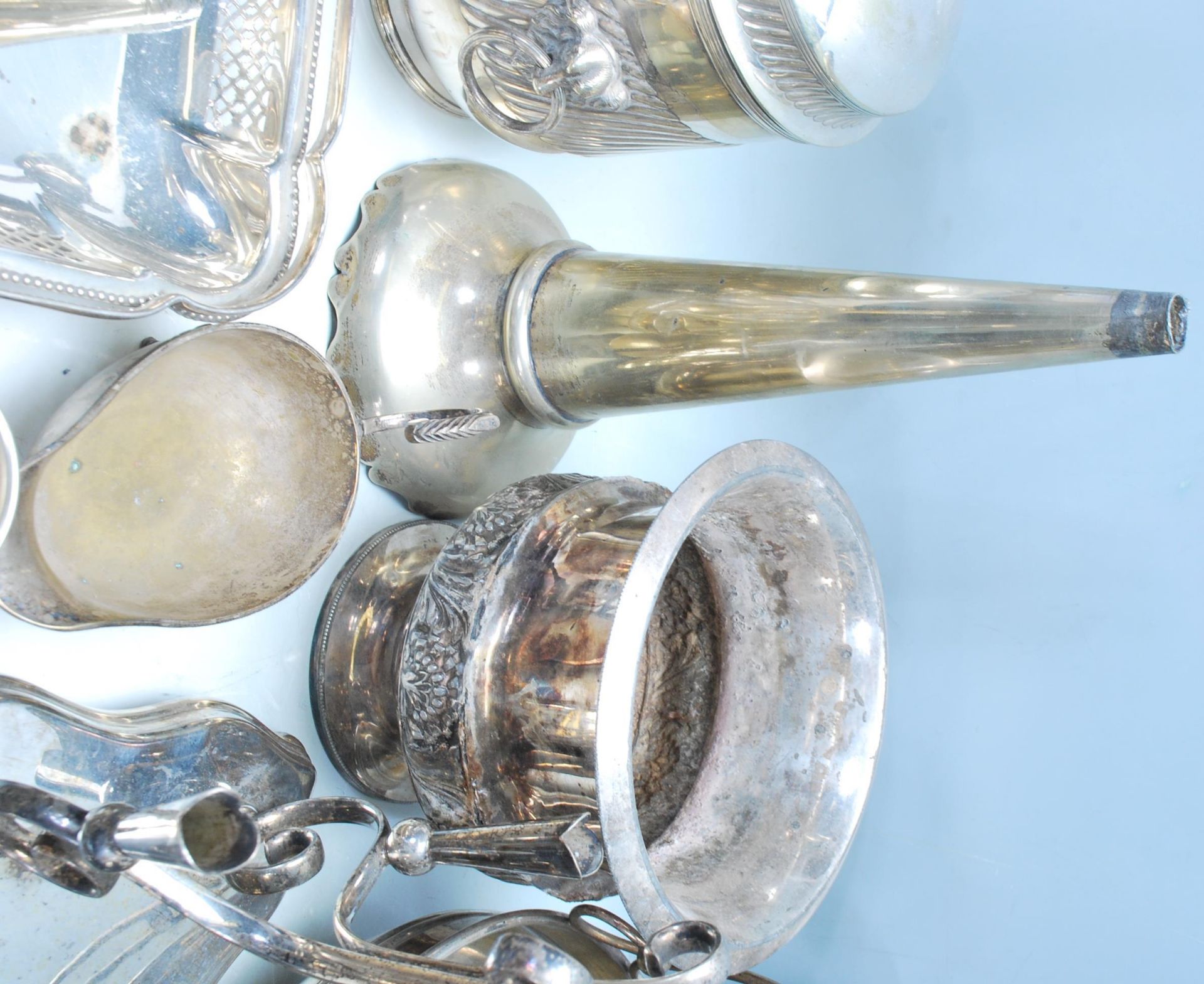 A large collection of early 20th Century silver plated items to include a silver plate flower - Bild 13 aus 20