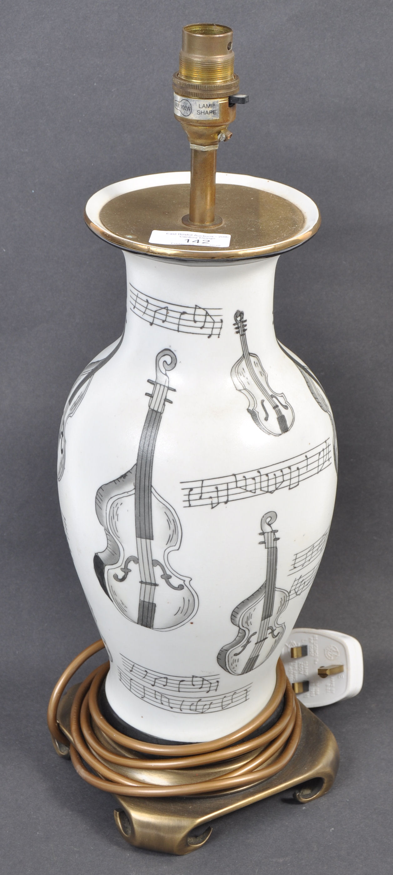 RETRO 20TH CENTURY POTTERY TABLE LAMP WITH MUSICAL DESIGN - Image 2 of 5
