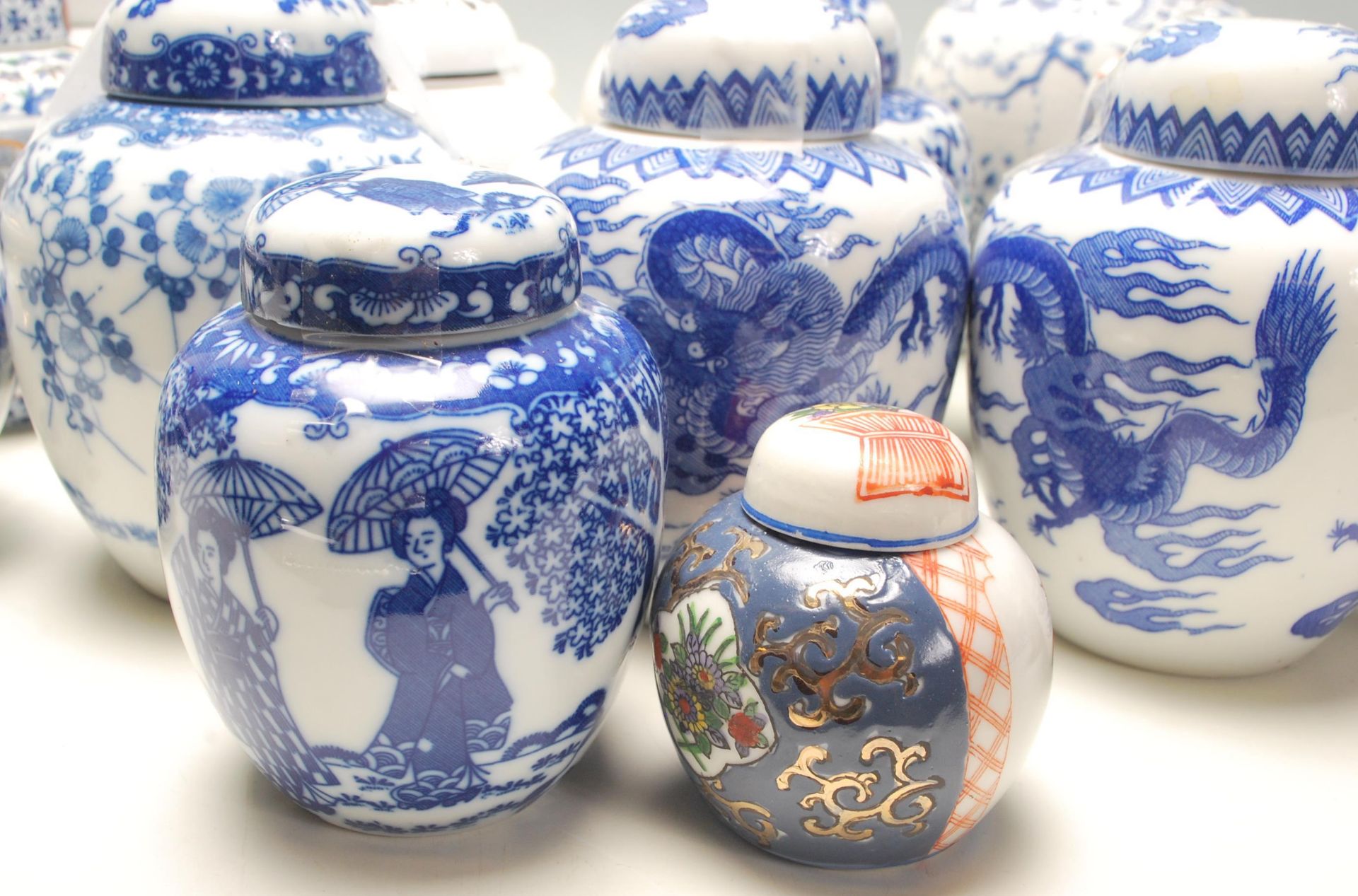 A collection of fifteen 20th Century Chinese blue and white printed ginger jars to include a good - Bild 2 aus 14