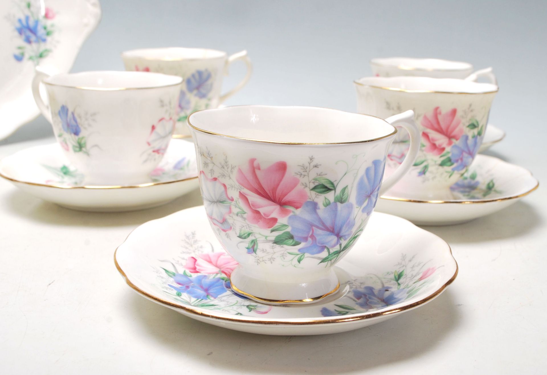 A Royal Albert Friendship Sweet Pea pattern fine bone china tea set comprising of 6 tea cups, - Bild 3 aus 8