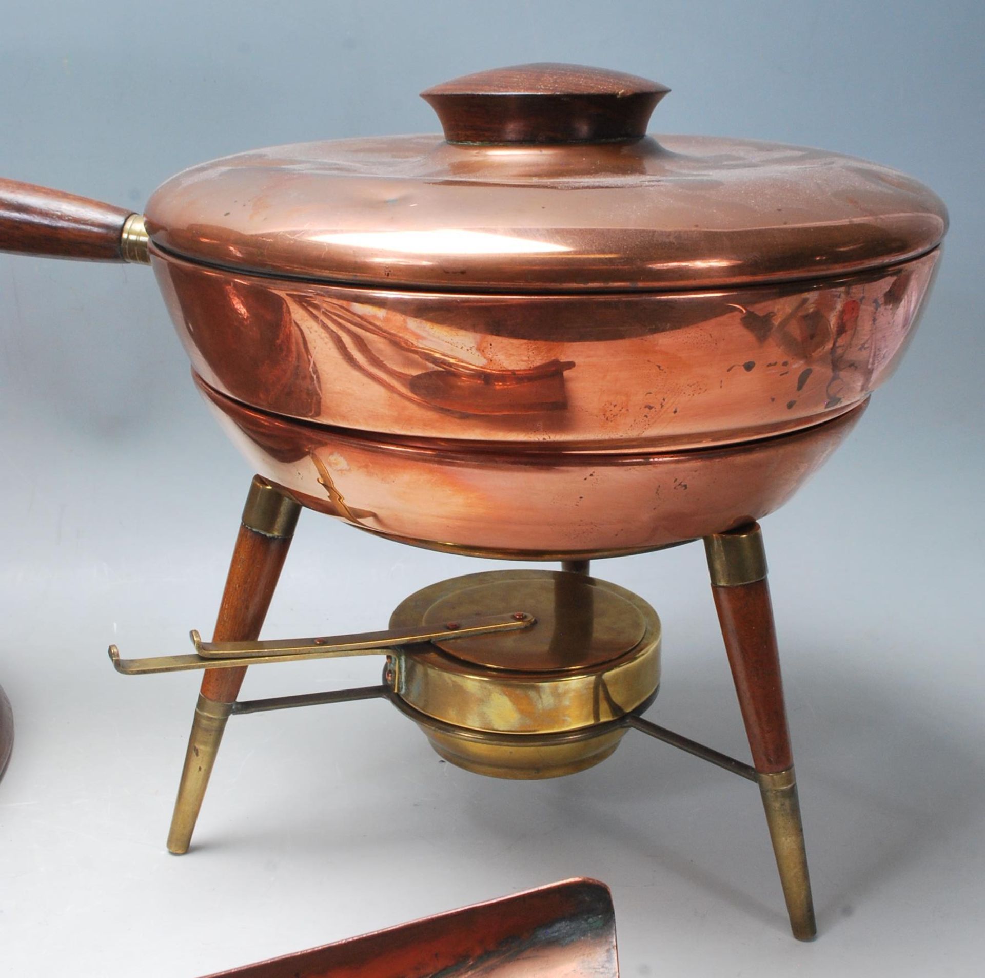 A collection of 20th century copper items to include an Italian portable camping stove, raised on - Bild 2 aus 5