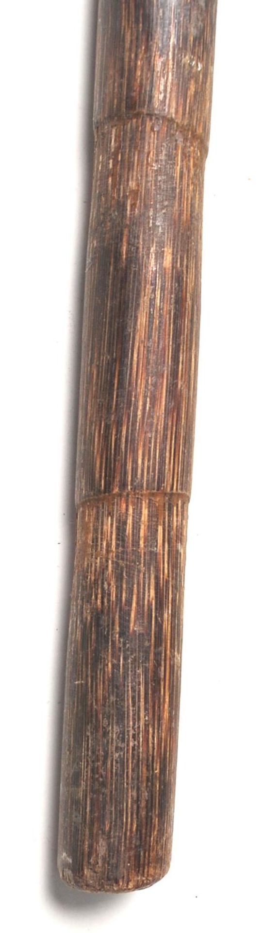 A 19th Century antique walking stick cane having a faux bamboo carved shaft with a gold collar and a - Bild 5 aus 5