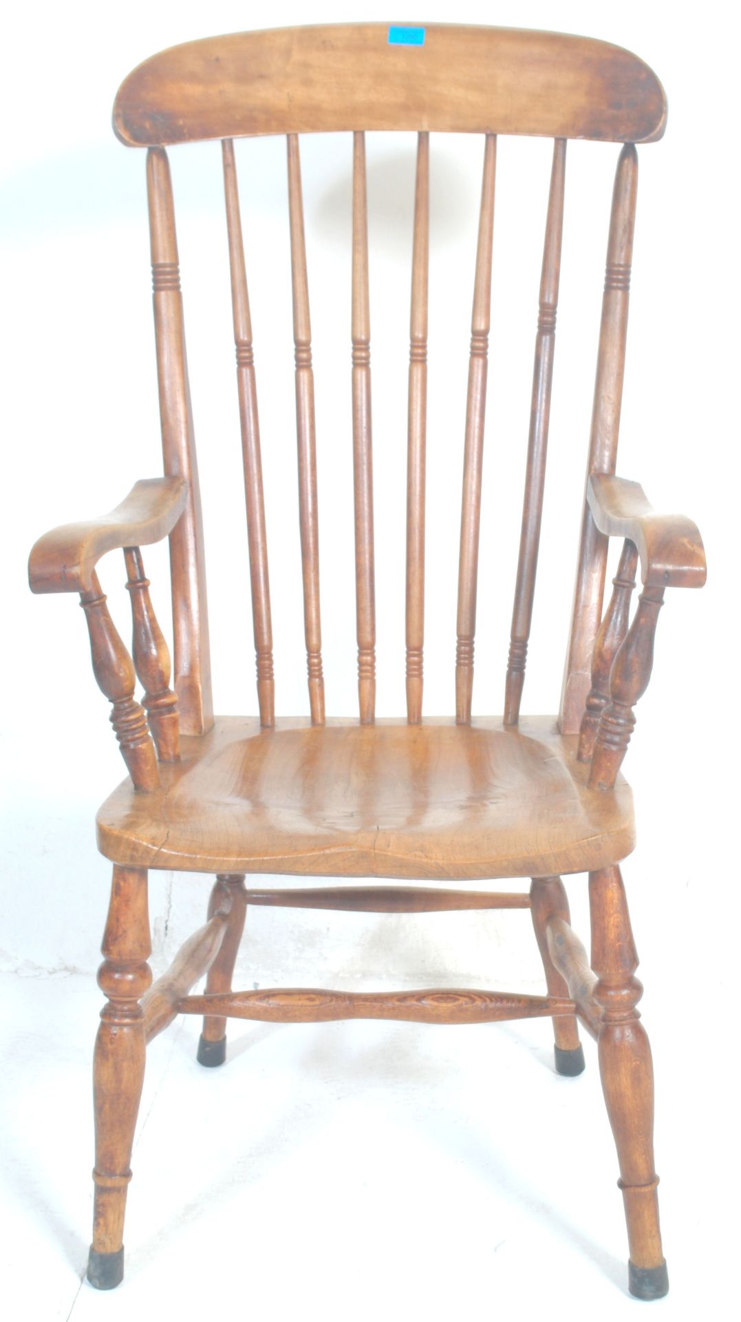 A 19th Century Victorian beech and elm windsor chair  / armchair having a shaped seat raised on four - Bild 2 aus 4